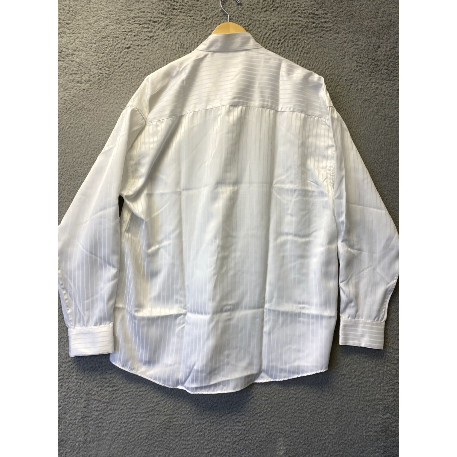Vintage Elliott Men’s Dress Shirt Button-Down White Poly 100% Polyester L 16-16 1/2 Chest Sizes 87-103 / 87-103 Branded Size 42R - 8 Thumbnail