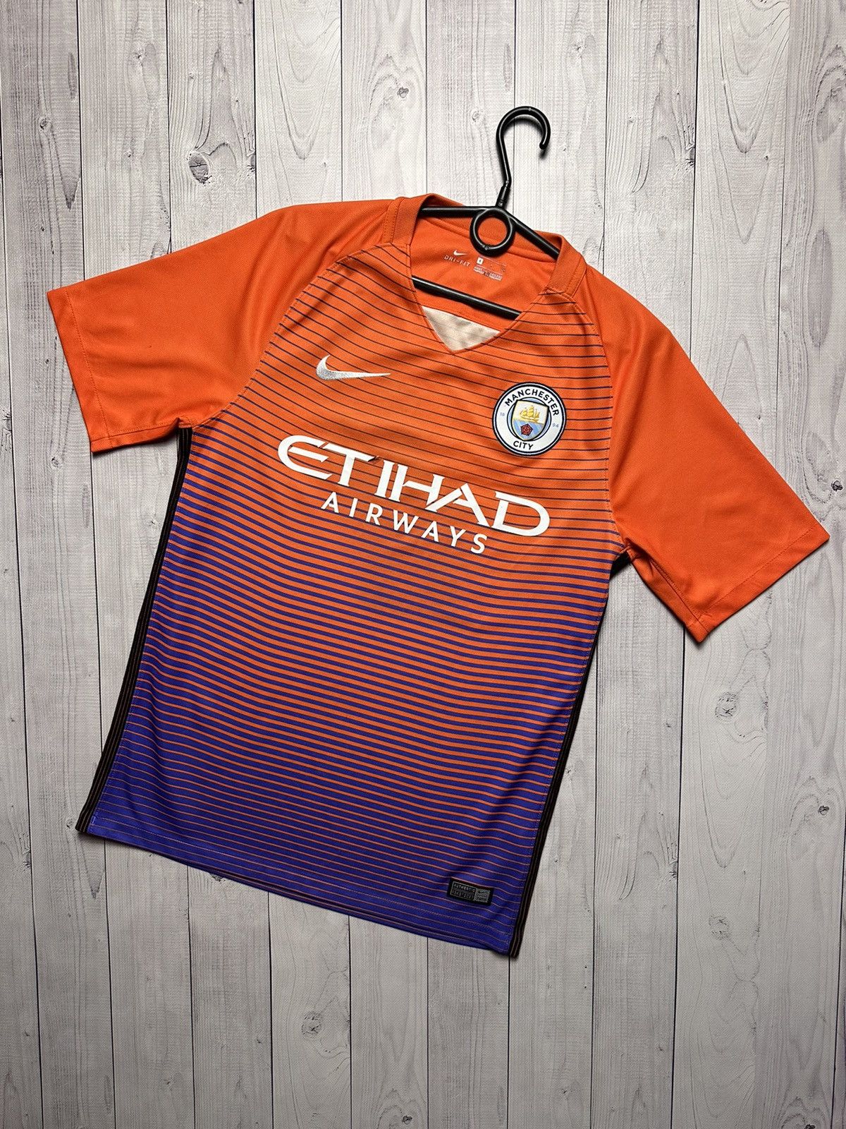 Nike × Vintage Vintage Nike Manchester City orange soccer jersey size S Size US S / EU 44-46 / 1 - 1 Thumbnail