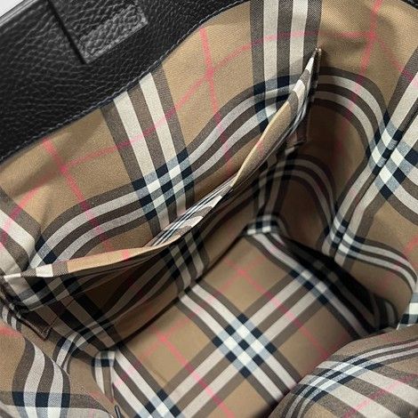 Burberry o1w1db10126 Size: OS / Medium Bucket Bag In Black Size ONE SIZE - 5 Thumbnail