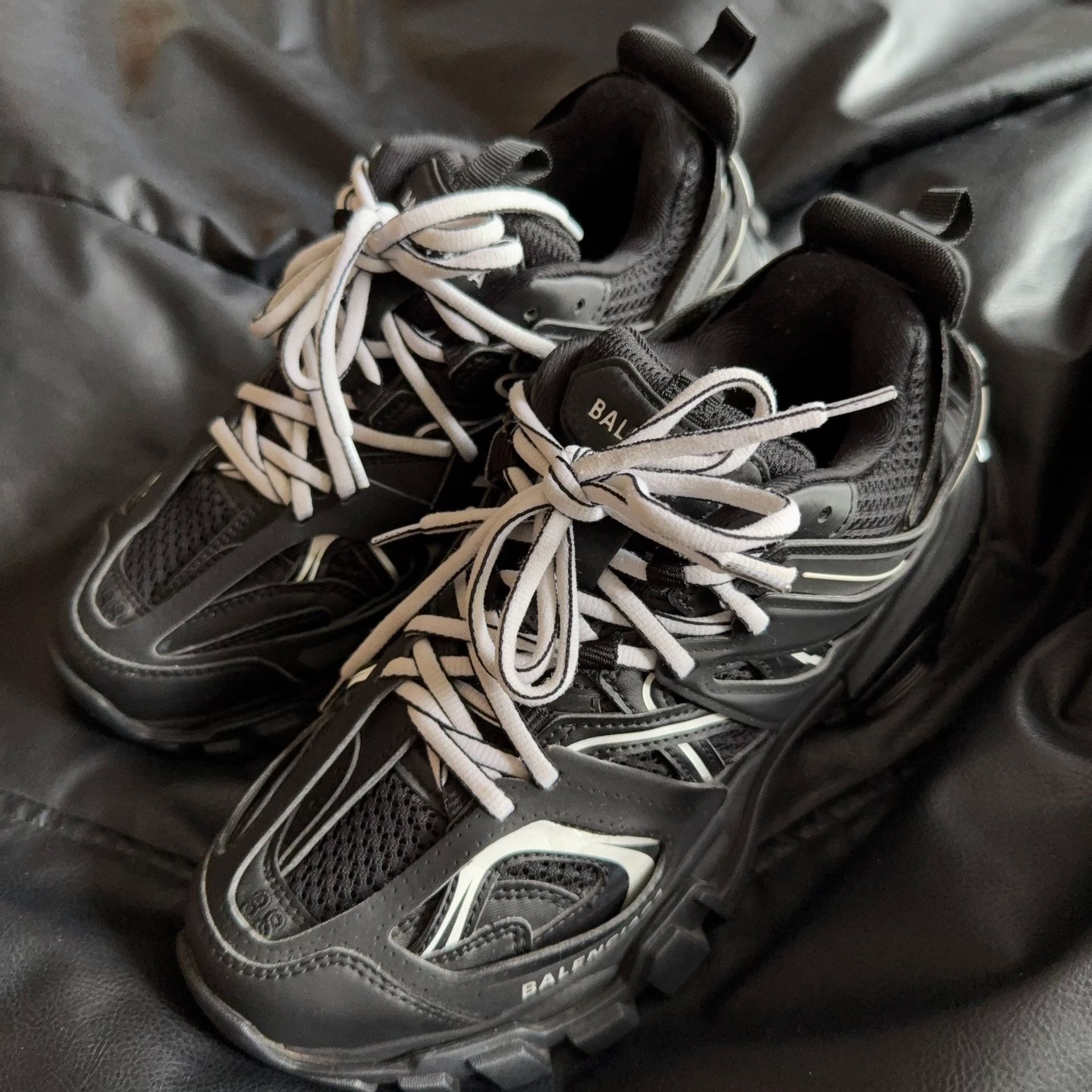 Balenciaga Balenciaga Black Lowtop Sneakers 38 Women Size US 7.5 / IT 37.5 - 1 Thumbnail
