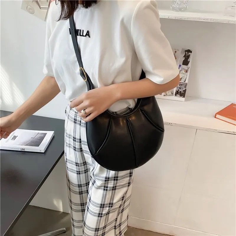 Japanese Brand × Vintage Outdoor retro faux PU leather curved hobo shoulder bag Size ONE SIZE - 4 Thumbnail