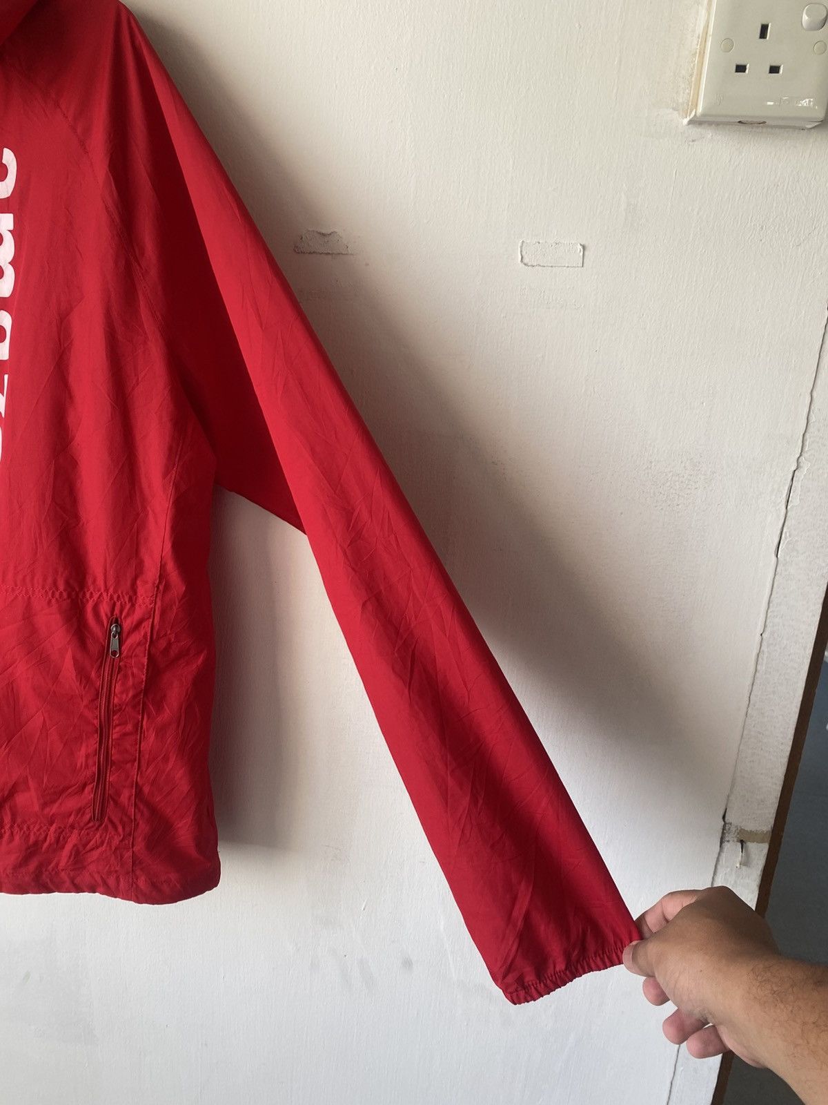 Japanese Brand Amazon Red Windbreaker Jacket with Hoodie- Size XL Size US XL / EU 56 / 4 - 6 Thumbnail