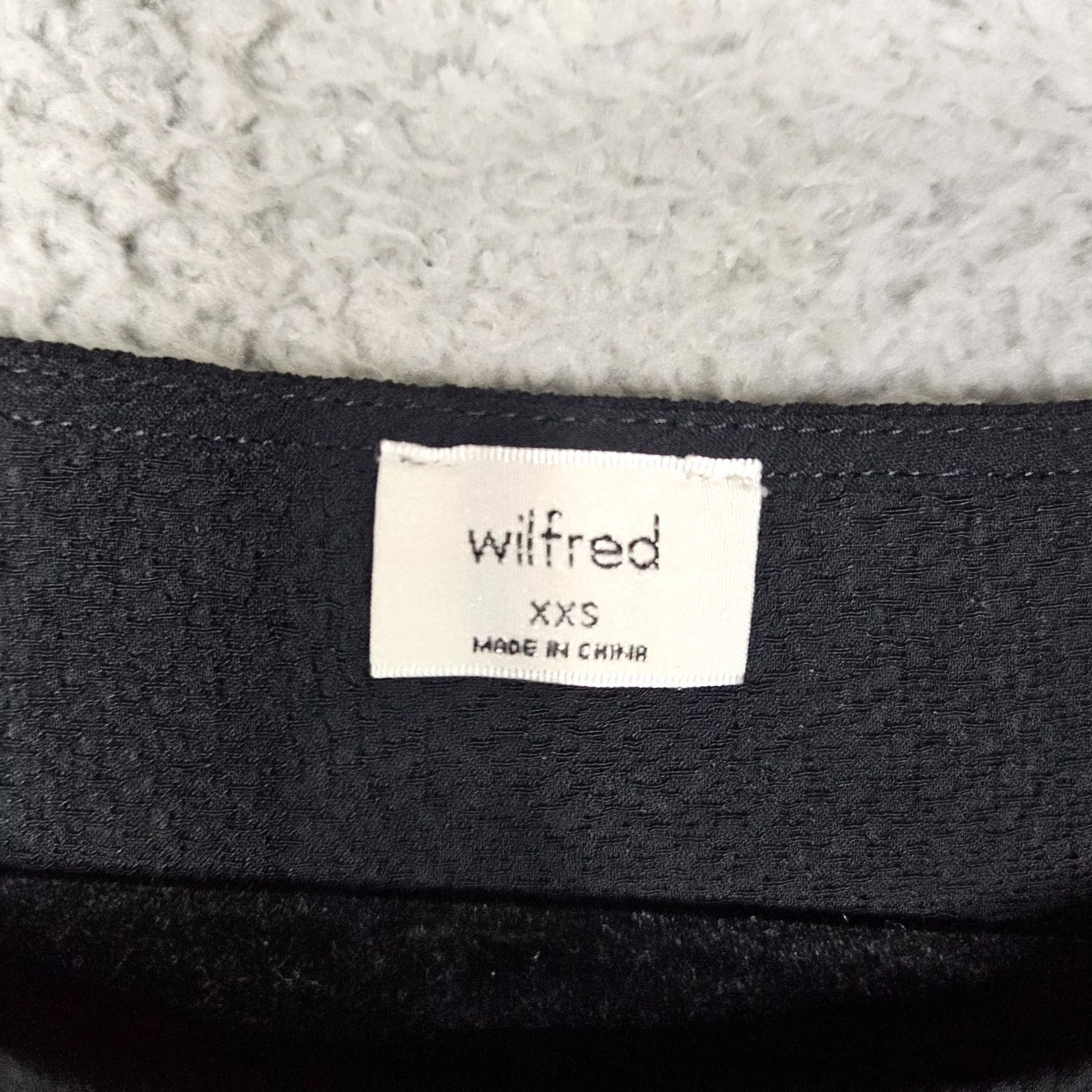 Vintage Wilfred Women's Cropped V-neck Short sleeve Top XXS Black Blouse Cropped All Seasons Shirt Womens 2XS Regular Fit Size XXS / US 00 / IT 34 - 6 Thumbnail