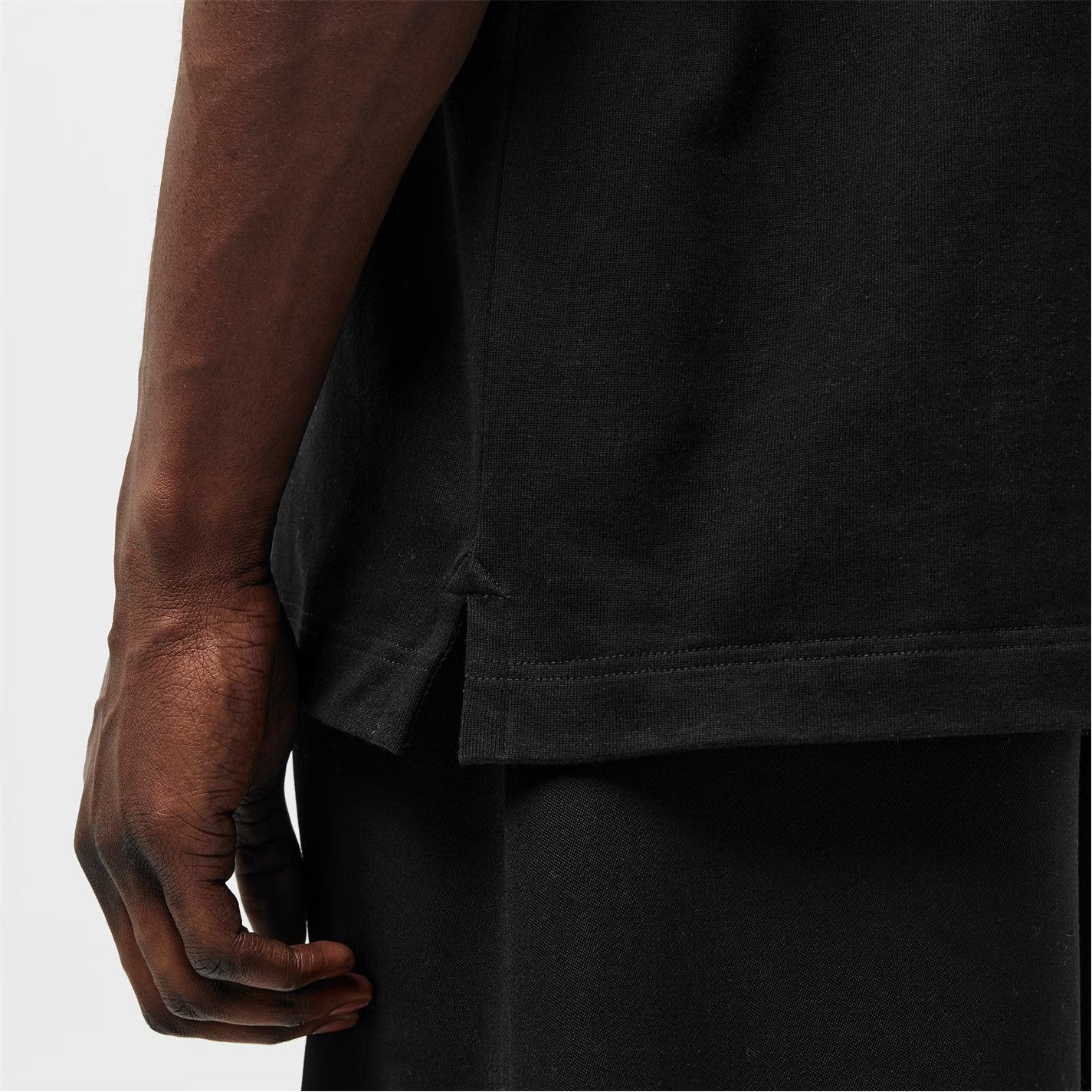 Alexander McQueen o1g2r1mq0326 Alex Oversized T-Shirt in Black Size US S / EU 44-46 / 1 - 6 Thumbnail