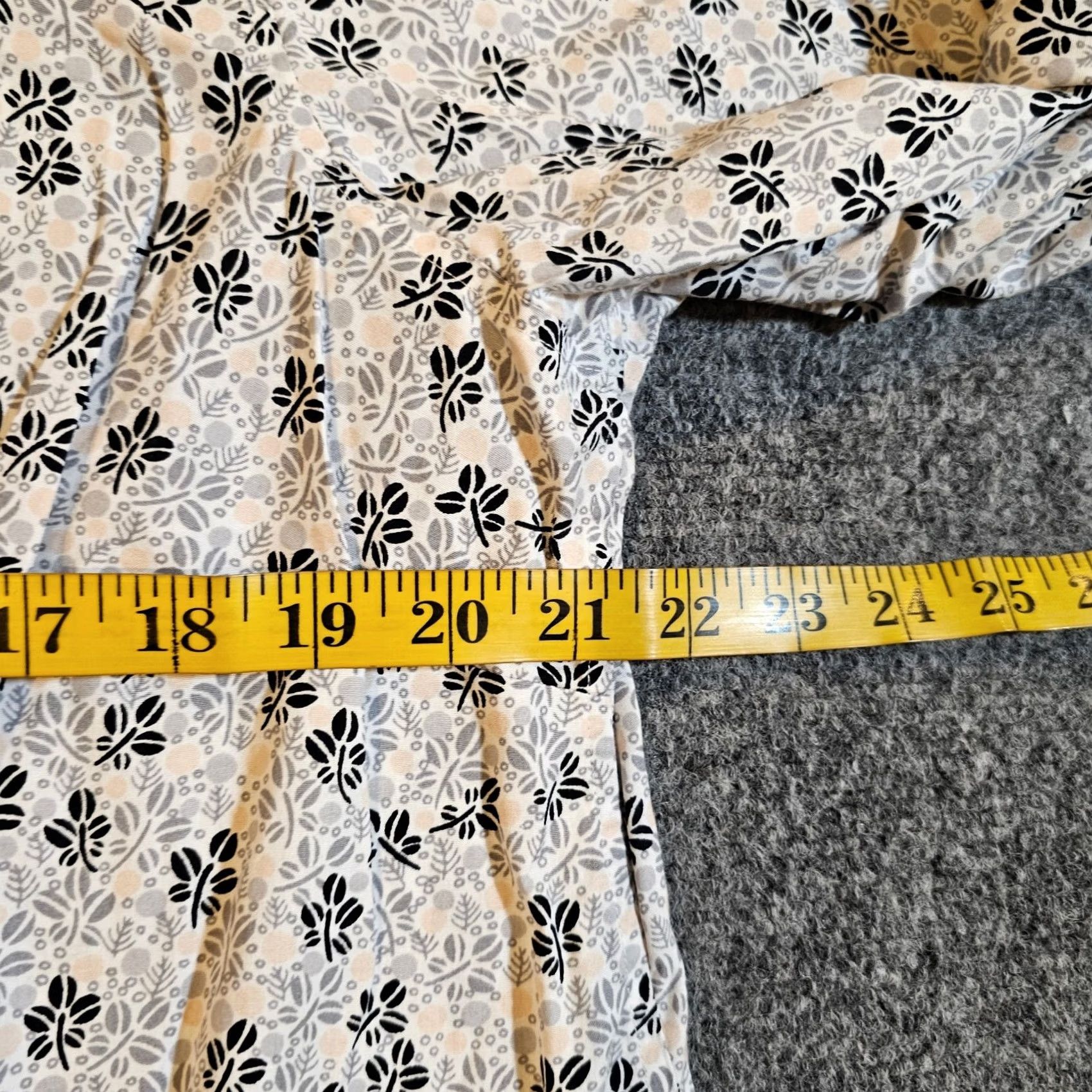 Talbots Talbots Shirt Women 14W Gray Floral Long Sleeve Lightweight Casual Career Button-Up Adult Regular XS? Size XL / US 12-14 / IT 48-50 - 5 Thumbnail