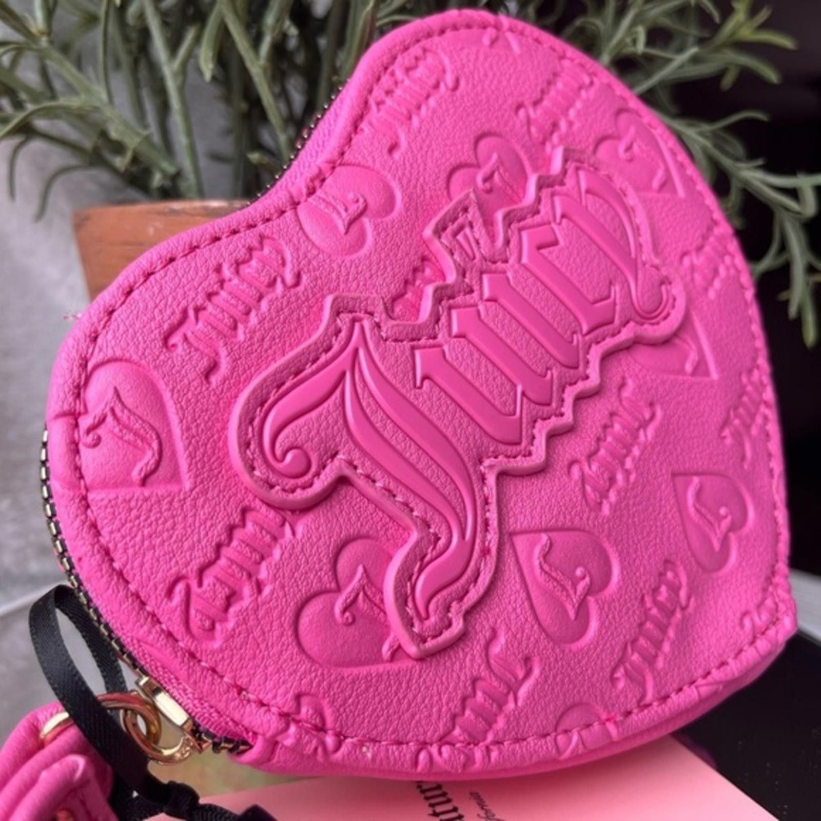 Juicy Couture Jeans Juicy Couture Upgrade U Pink Heart Zip Around Wristlet Size ONE SIZE - 1 Thumbnail