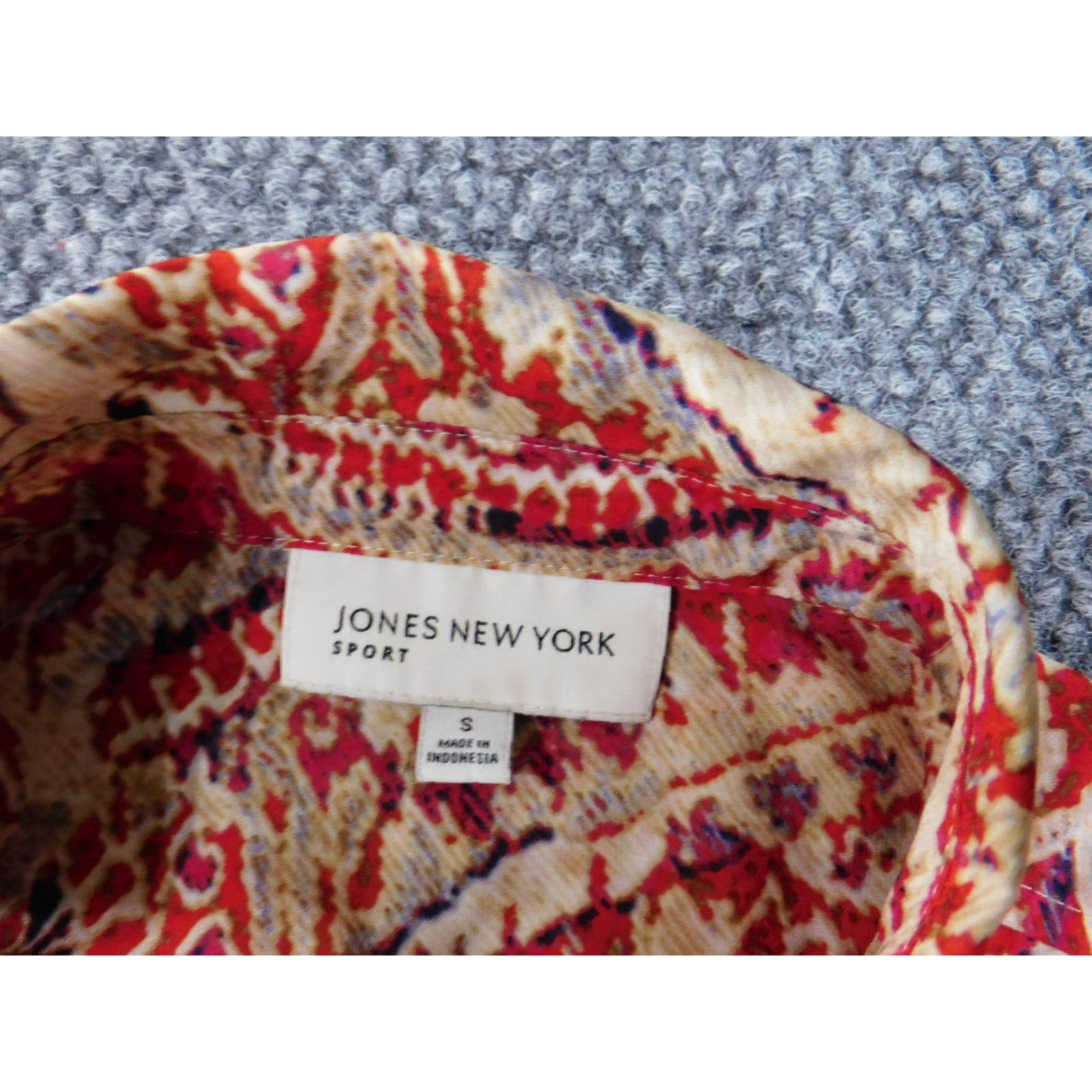 Jones New York Jones New York top Womens Button-Up City casual Geometric Red S Small Long Sleeve Collared Polyester Rayon Regular Stretch Size S / US 4 / IT 40 - 5 Thumbnail