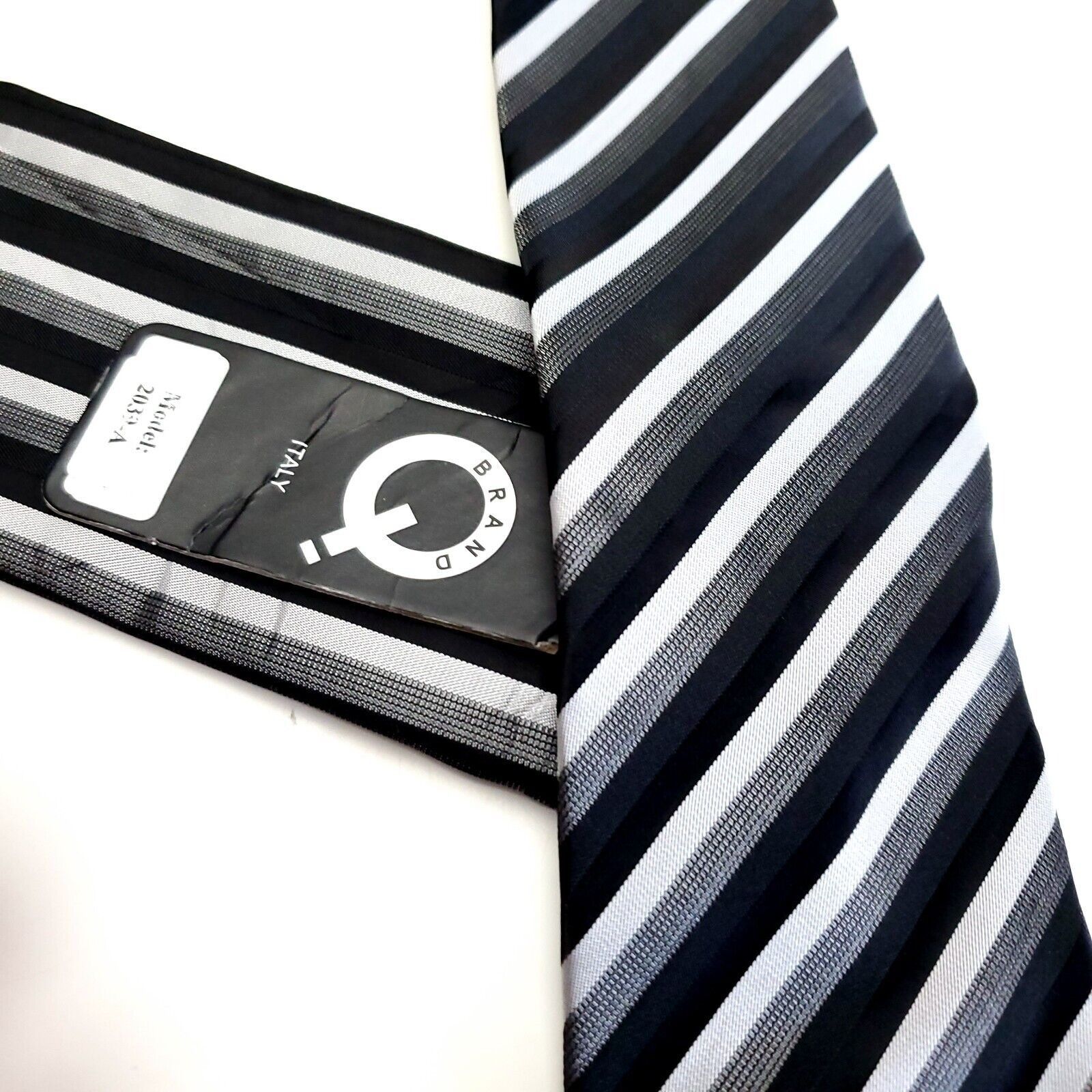 Designer NEW Q Brand Italy Black Gray Striped Woven Skinny Silk Tie Size ONE SIZE - 2 Thumbnail