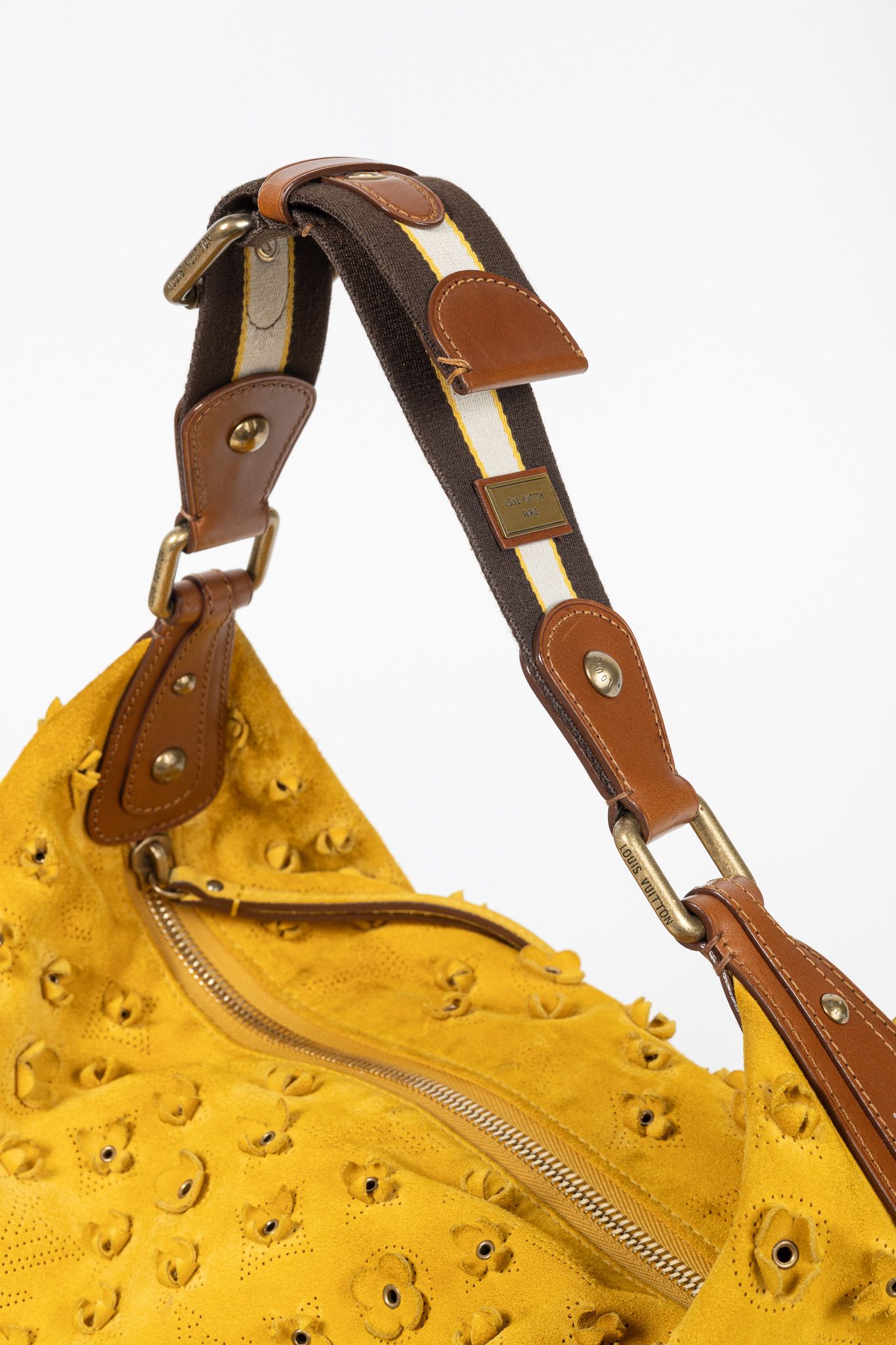 Louis Vuitton Louis Vuitton Onatah Fleurs GM Mais Suede Hobo Bag Size ONE SIZE - 7 Thumbnail