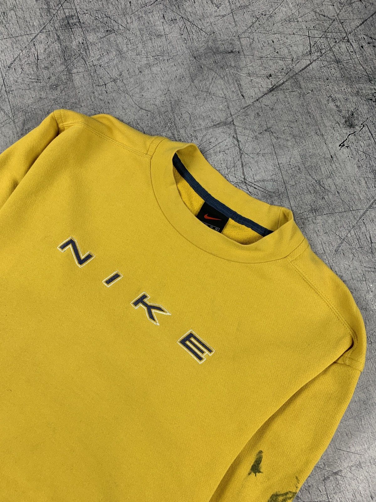 Nike Vintage Nike Sweatshirt Crewneck Embroidered Logo Trashed Size XXS / US 00 / IT 34 - 2 Thumbnail
