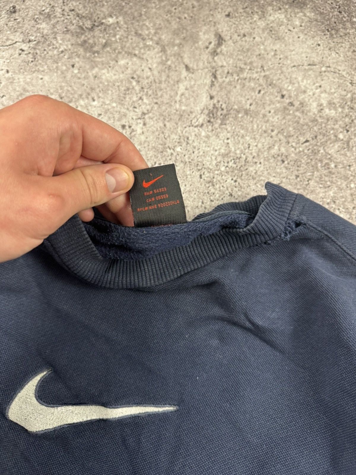 Nike 90s Nike Crew Sweatshirt Center Box Logo Swoosh Distressed Size US L / EU 52-54 / 3 - 6 Thumbnail