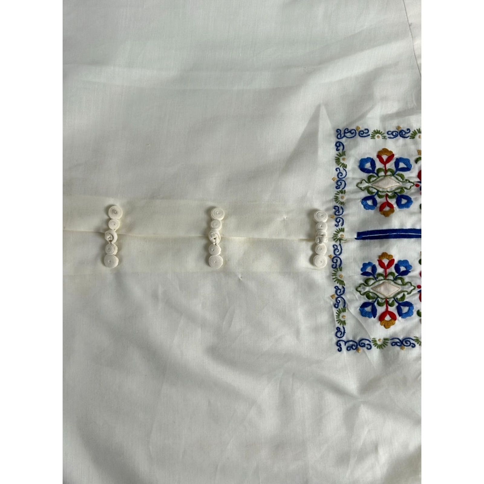 Vintage VINTAGE Joy Womens Embroidered Floral Chinese Button Top Medium Short Sleeve Size M / US 6-8 / IT 42-44 - 7 Thumbnail