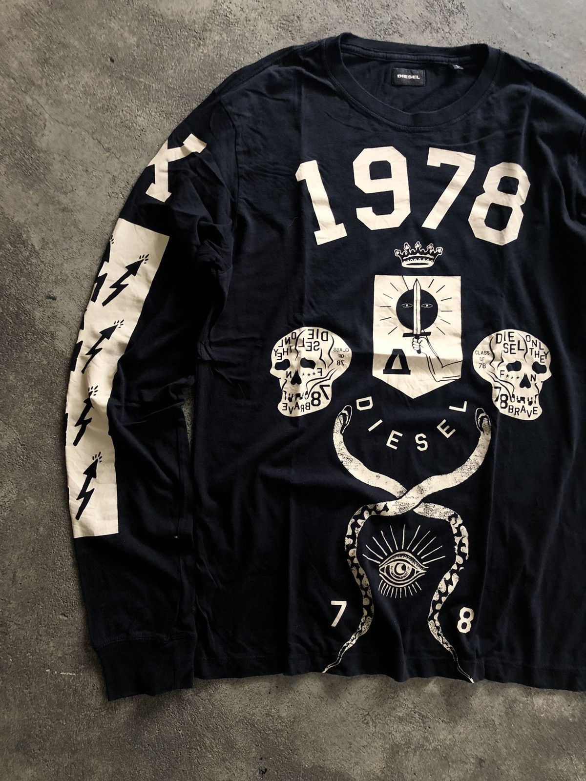 Diesel DIESEL LONG SLEEVE ILLUMINATI SKULL DESIGN Size US L / EU 52-54 / 3 - 3 Thumbnail