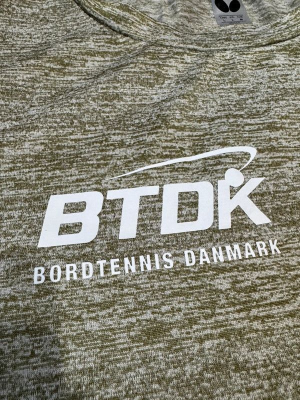 Japanese Brand × Sports Specialties Butterfly Toka Bordtennis Danmark size M tshirt table tennis Size US M / EU 48-50 / 2 - 4 Thumbnail