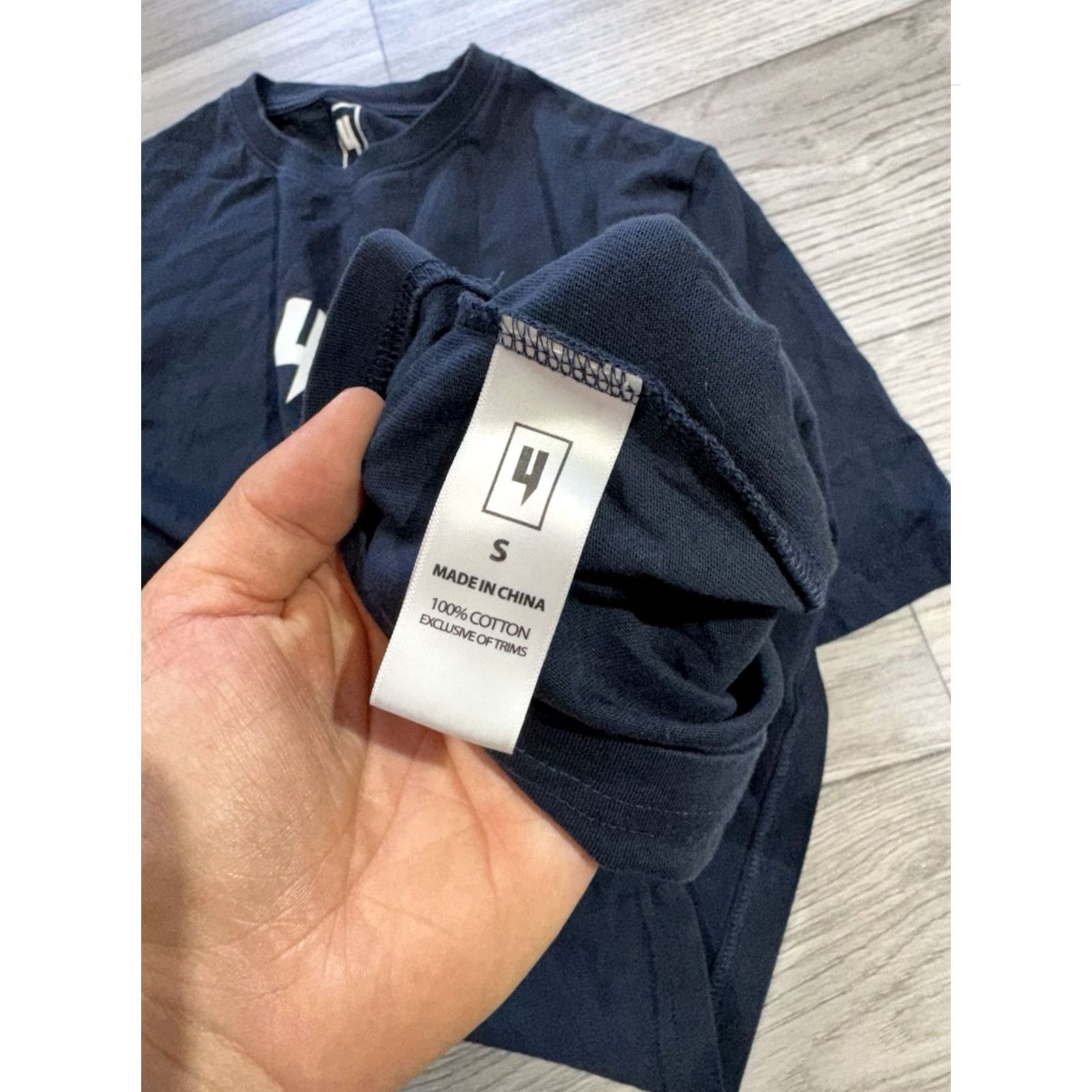 Vintage Yelir World Men’s Navy Blue White Logo T-Shirt Size S Size US S / EU 44-46 / 1 - 7 Thumbnail