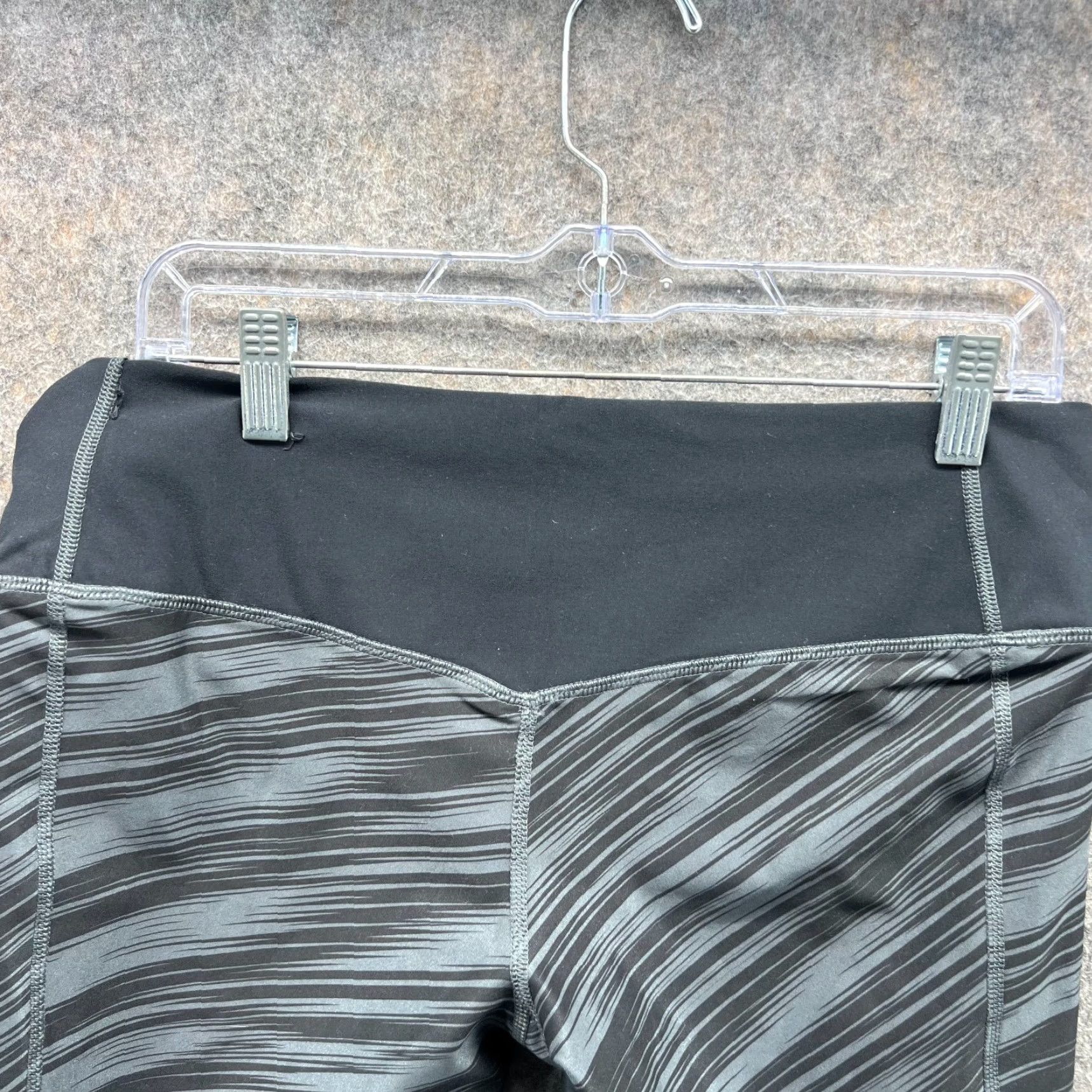 Nike Nike Leggings Women L Black Legend 2.0 Dri-Fit NEW Running Pants Cropped With Pockets Small Inseam 27 in Regular Size Type Shoes? Size 36" / US 14 / IT 50 - 6 Thumbnail
