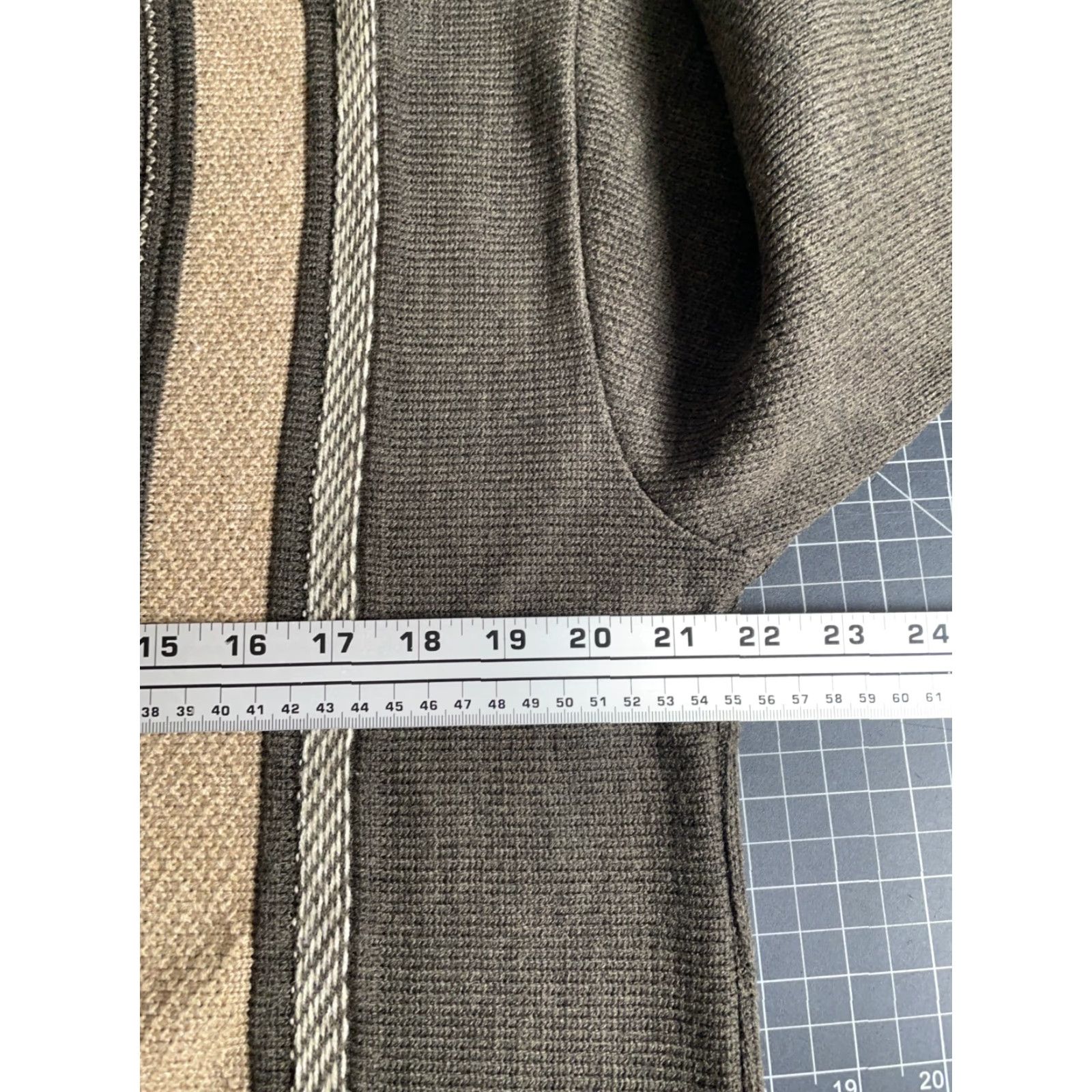 Vintage VINTAGE Preppy V-Neck Sweater Men's L Green Vertical Striped Pattern Y2K VTG Size US L / EU 52-54 / 3 - 5 Thumbnail
