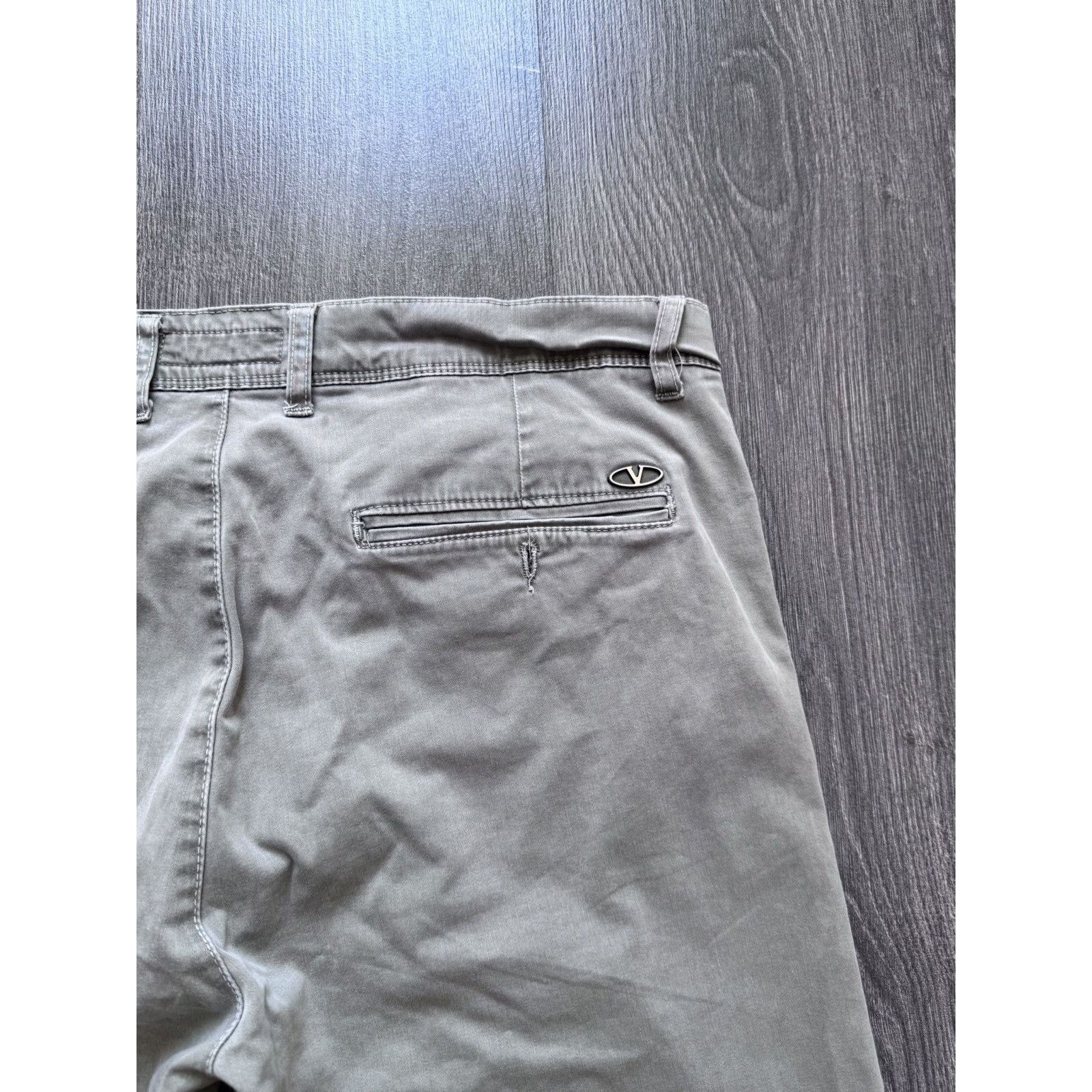 Valentino × Vintage Vintage Valentino Gray Avantgarde Shorts Size US 34 / EU 50 - 8 Thumbnail