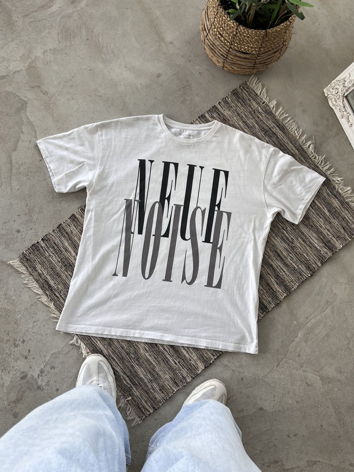Allsaints Vintage AllSaints White TShirt Avantgarde Big logo Y2K Size US L / EU 52-54 / 3 - 1 Thumbnail