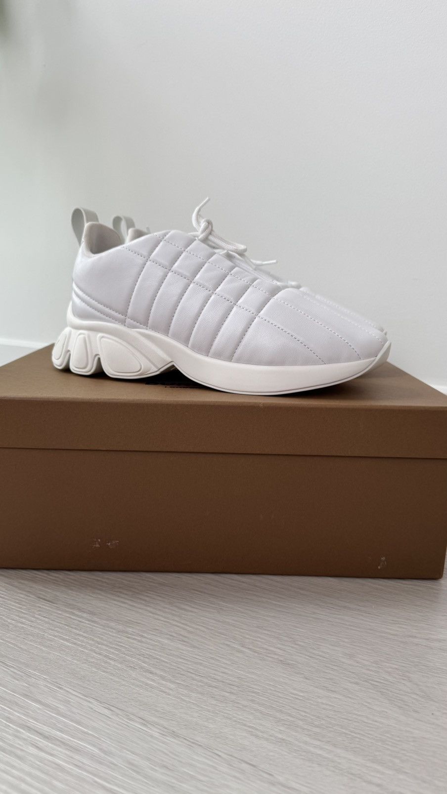 Burberry New Burberry White Quilted Sneakers Size US 9 / IT 39 - 14 Thumbnail