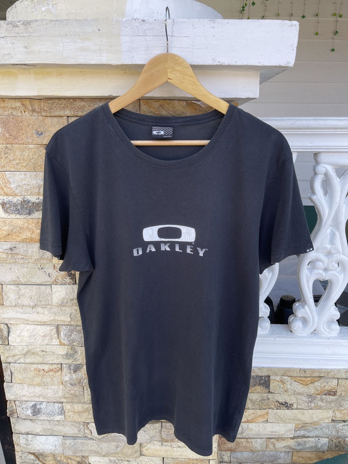 Oakley Rare🔥Vintage 09’OAKLEY Center Logo T-Shirt Size US L / EU 52-54 / 3 - 1 Thumbnail
