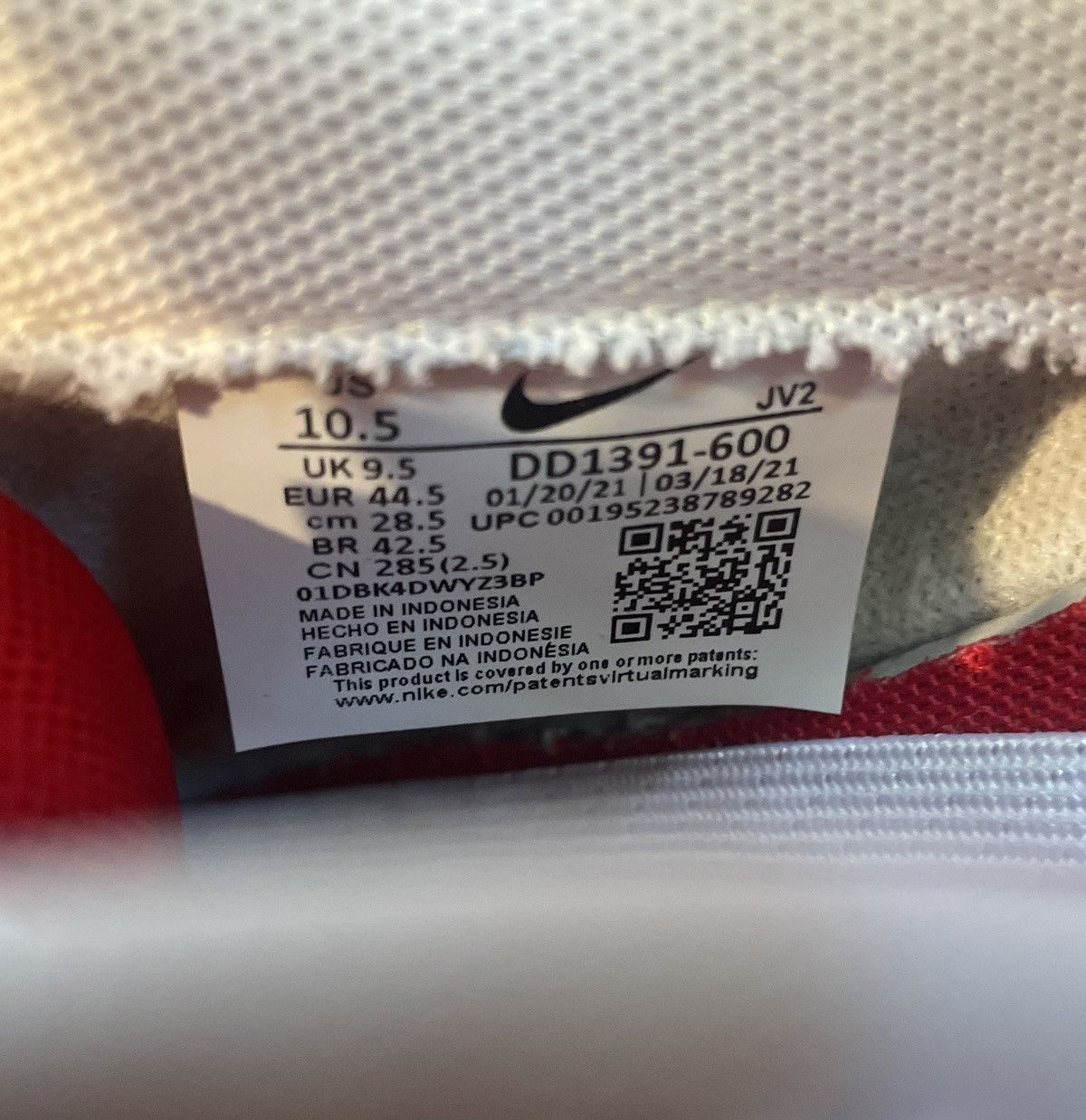 Nike Nike dunk low Championship Red Size US 10.5 / EU 43-44 - 8 Thumbnail