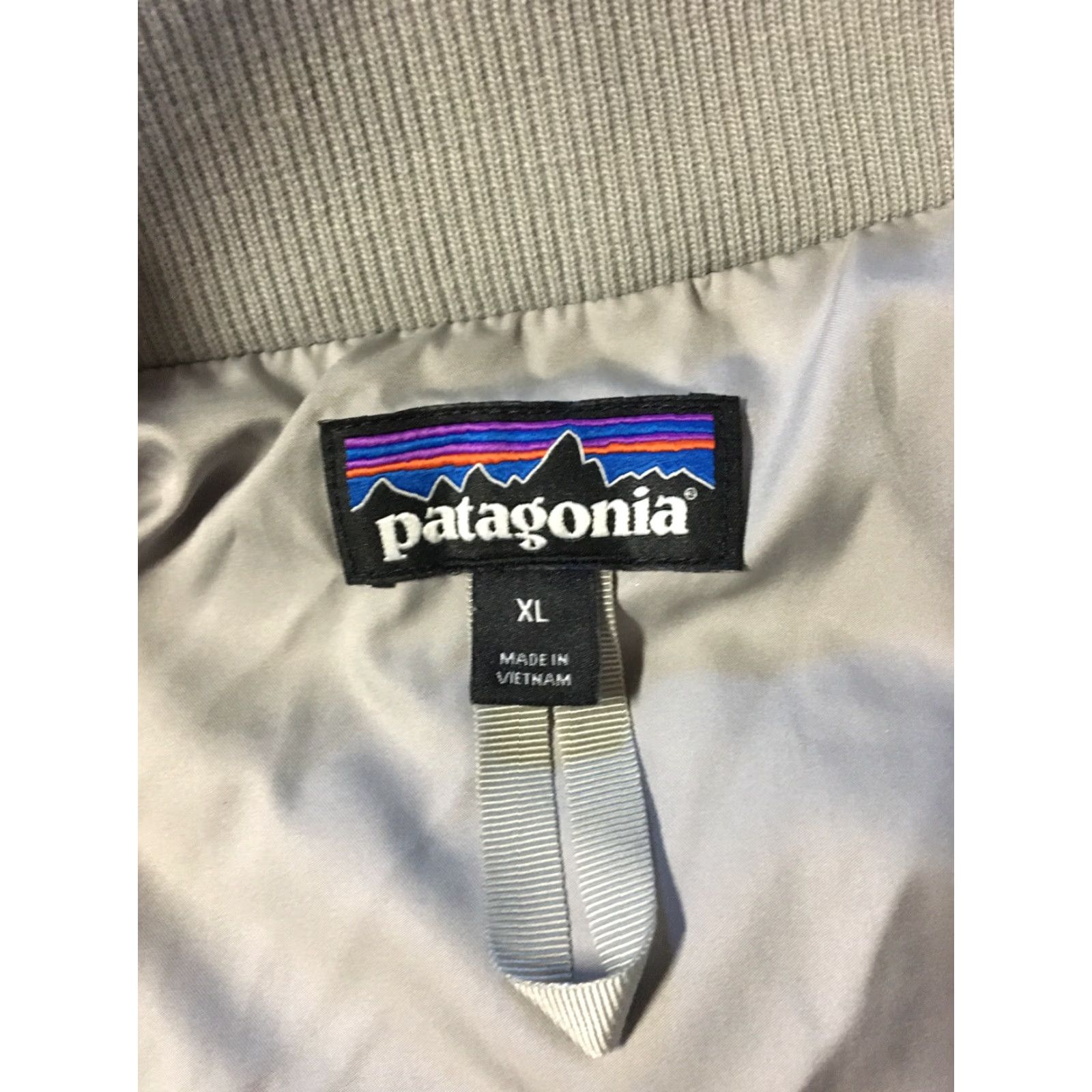 Patagonia VINTAGE Patagonia Fuzzy Fleece Teddy Bear Furry Jacket XL Sherpa Snow Hiking Ski Gray Womens Bomber Jacket 90s Size XL / US 12-14 / IT 48-50 - 7 Thumbnail
