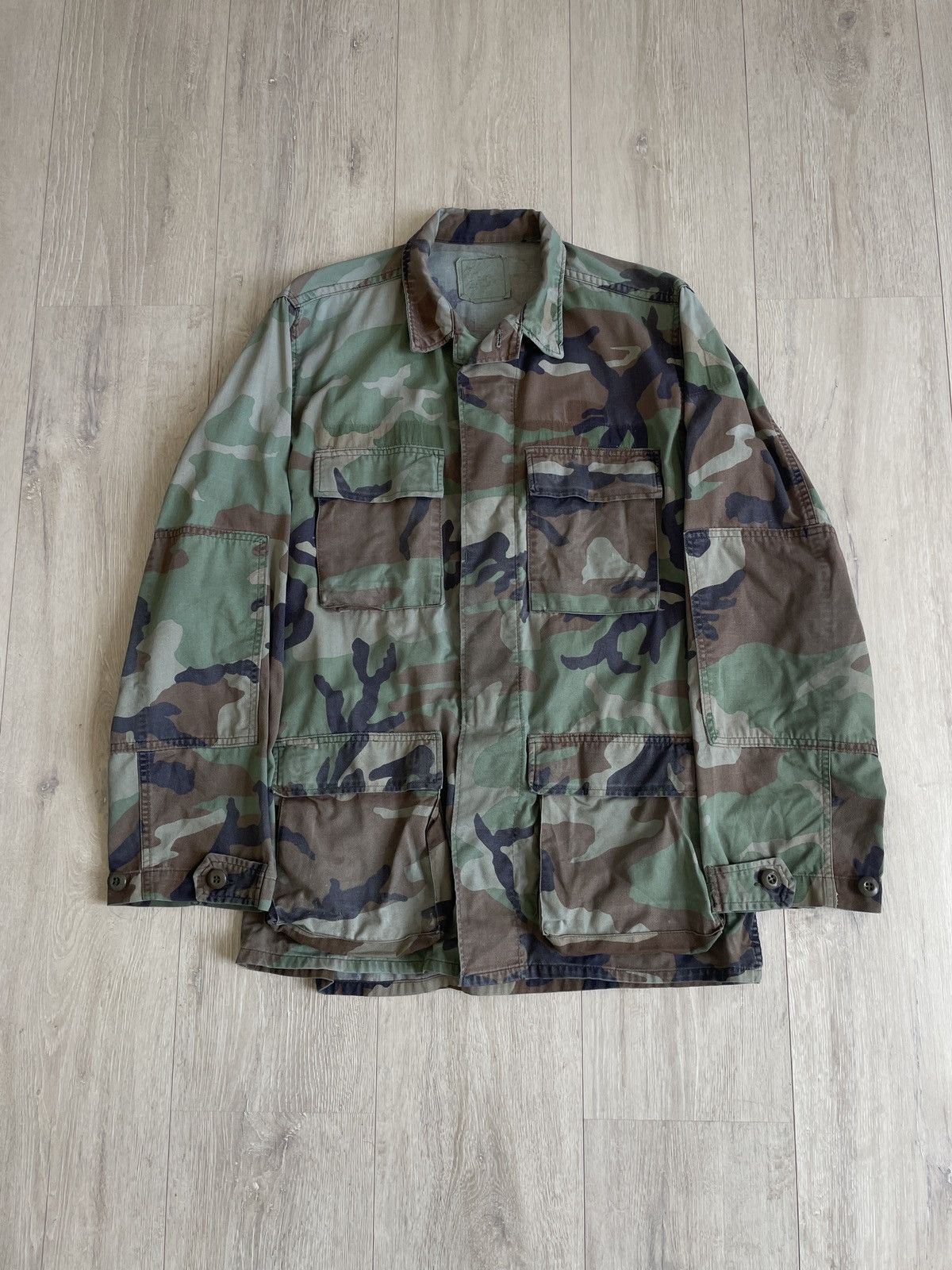 Vintage Vintage faded US military M81 woodland camo field jacket Size US S / EU 44-46 / 1 - 1 Thumbnail