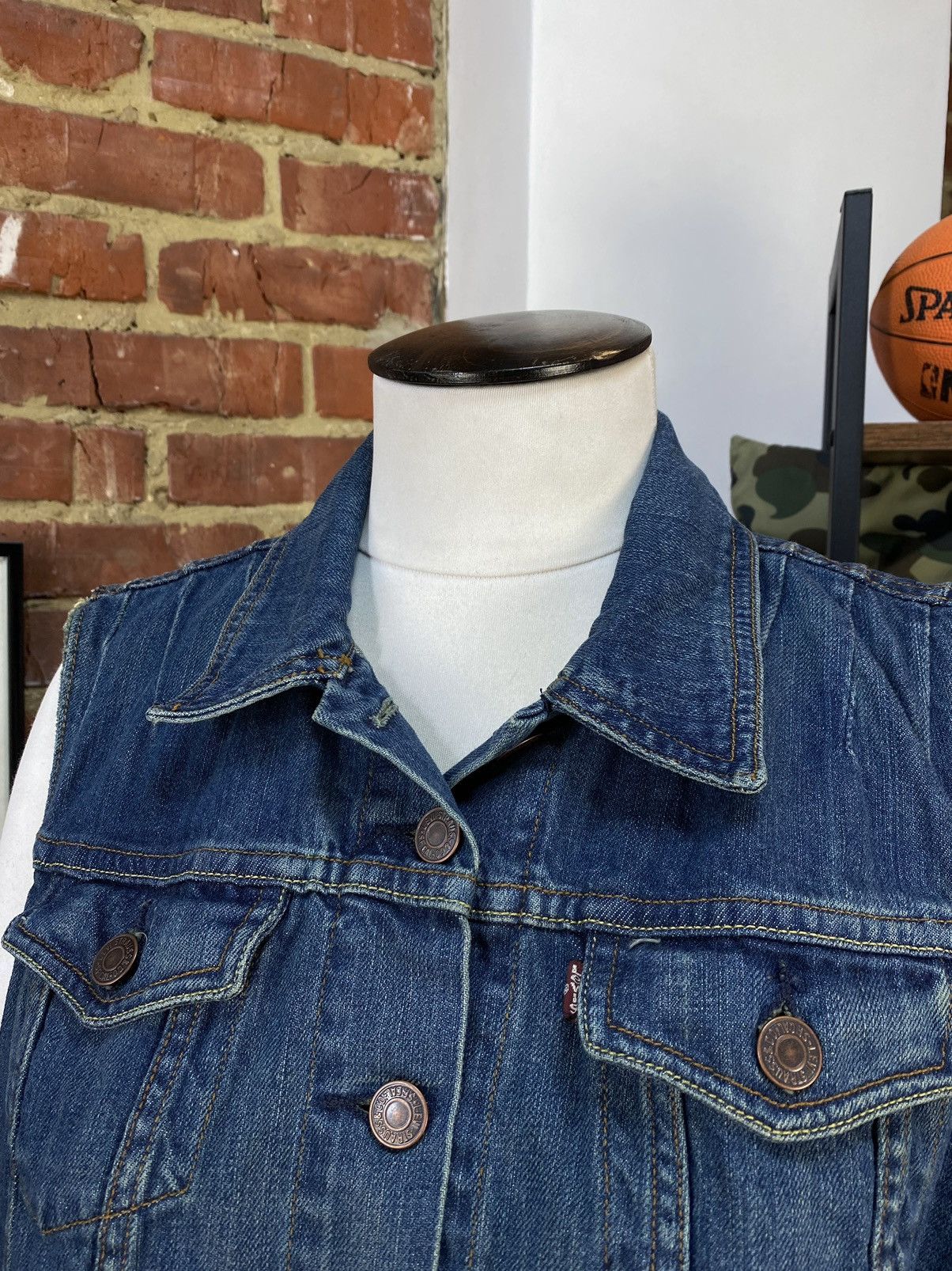 Levi's NWT Women's Levi's Distressed Jeans Vest Size M / US 6-8 / IT 42-44 - 11 Thumbnail