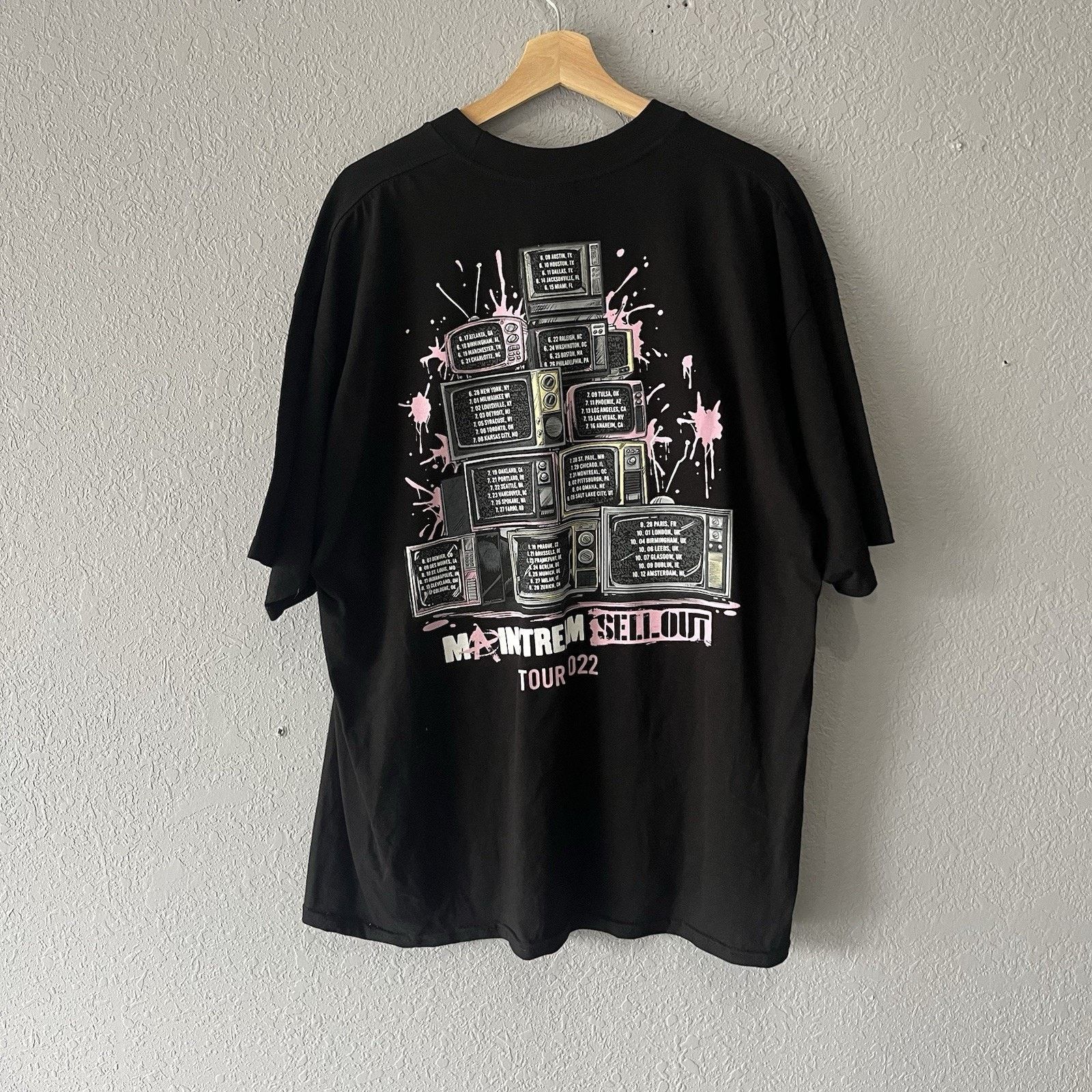 Other 2022 Machine Gun Kelly Mainstream Sellout Tour Tshirt Mens 2 Size US XXL / EU 58 / 5 - 6 Thumbnail