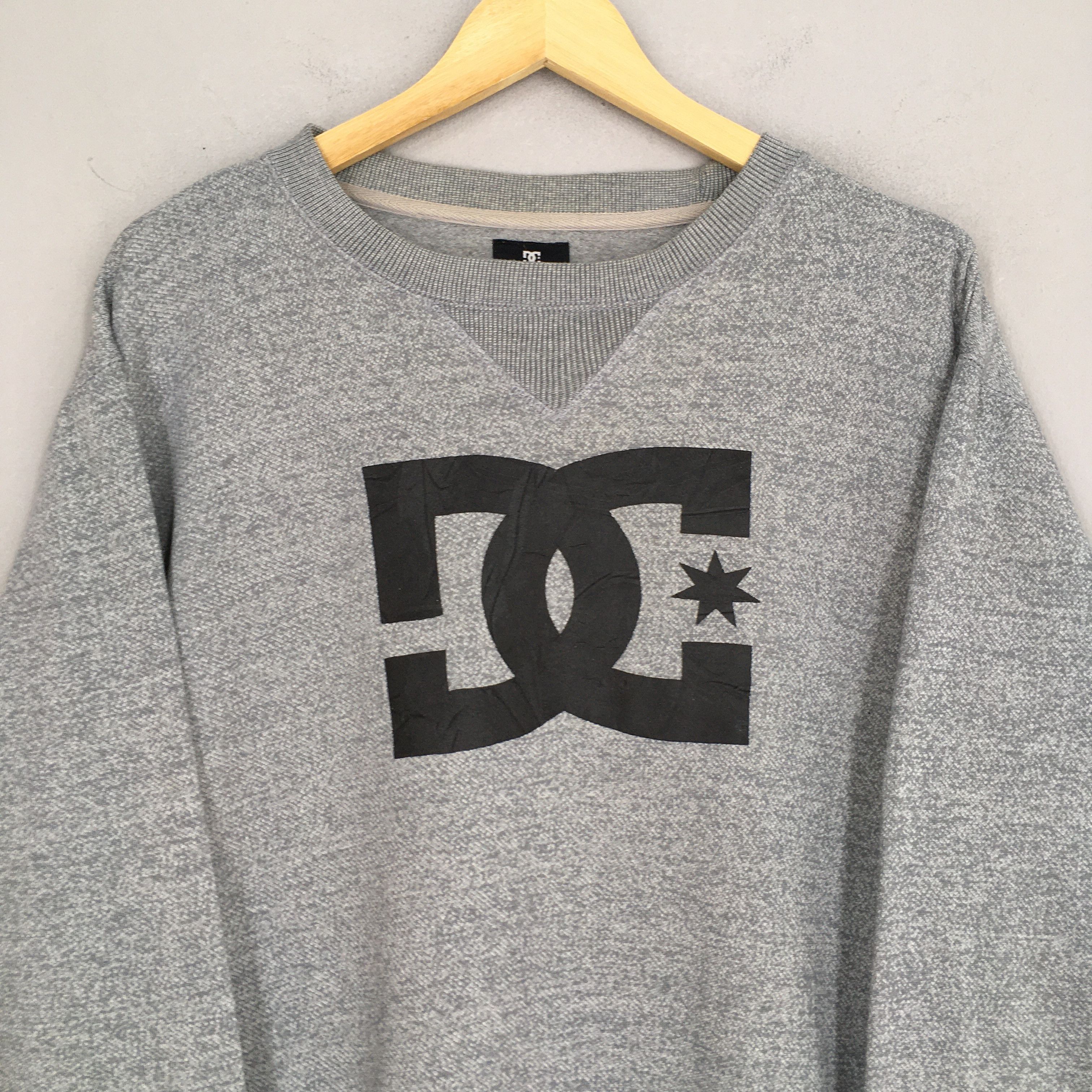 DC Vintage 90s Dc Shoe Co Usa Gray Sweatshirt Large Size US L / EU 52-54 / 3 - 2 Thumbnail