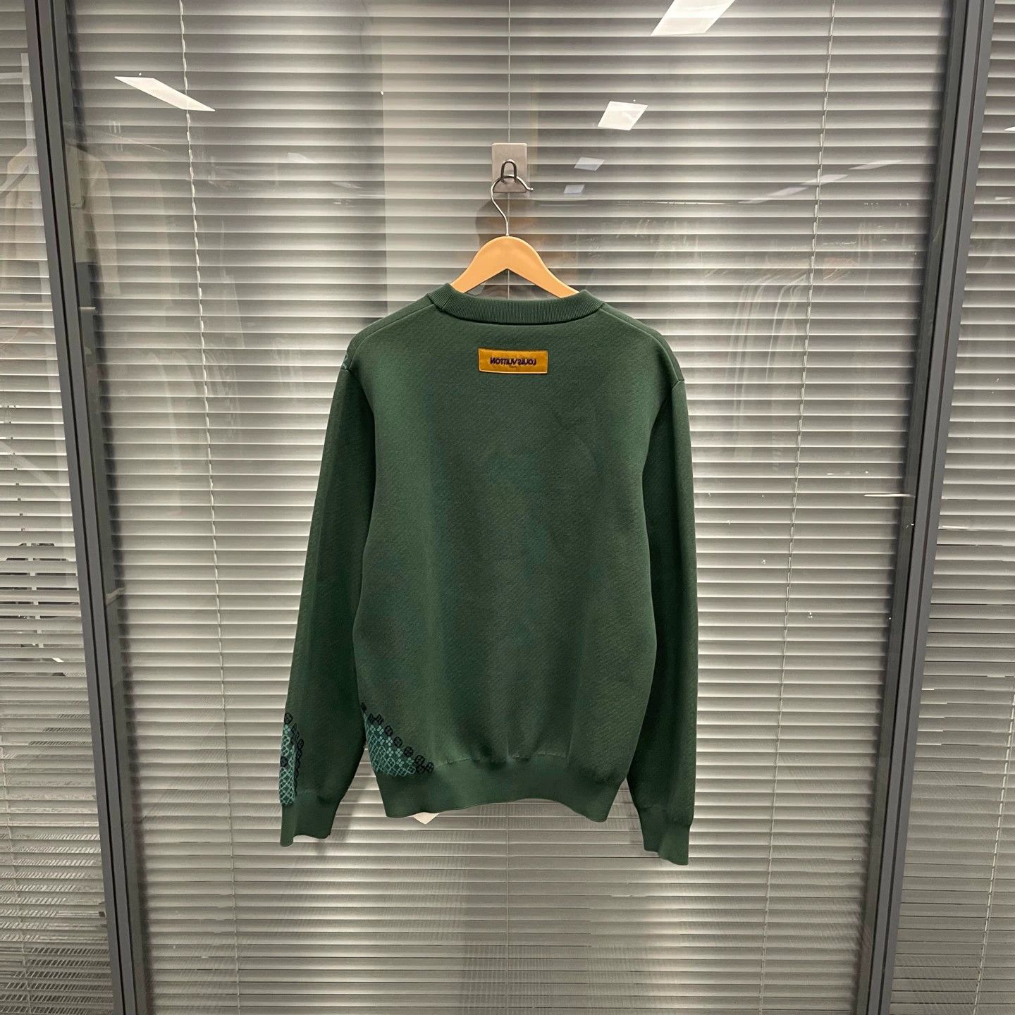 Louis Vuitton Louis Vuitton x Pharrell pixel knit emerald green M NWT Size US M / EU 48-50 / 2 - 2 Thumbnail