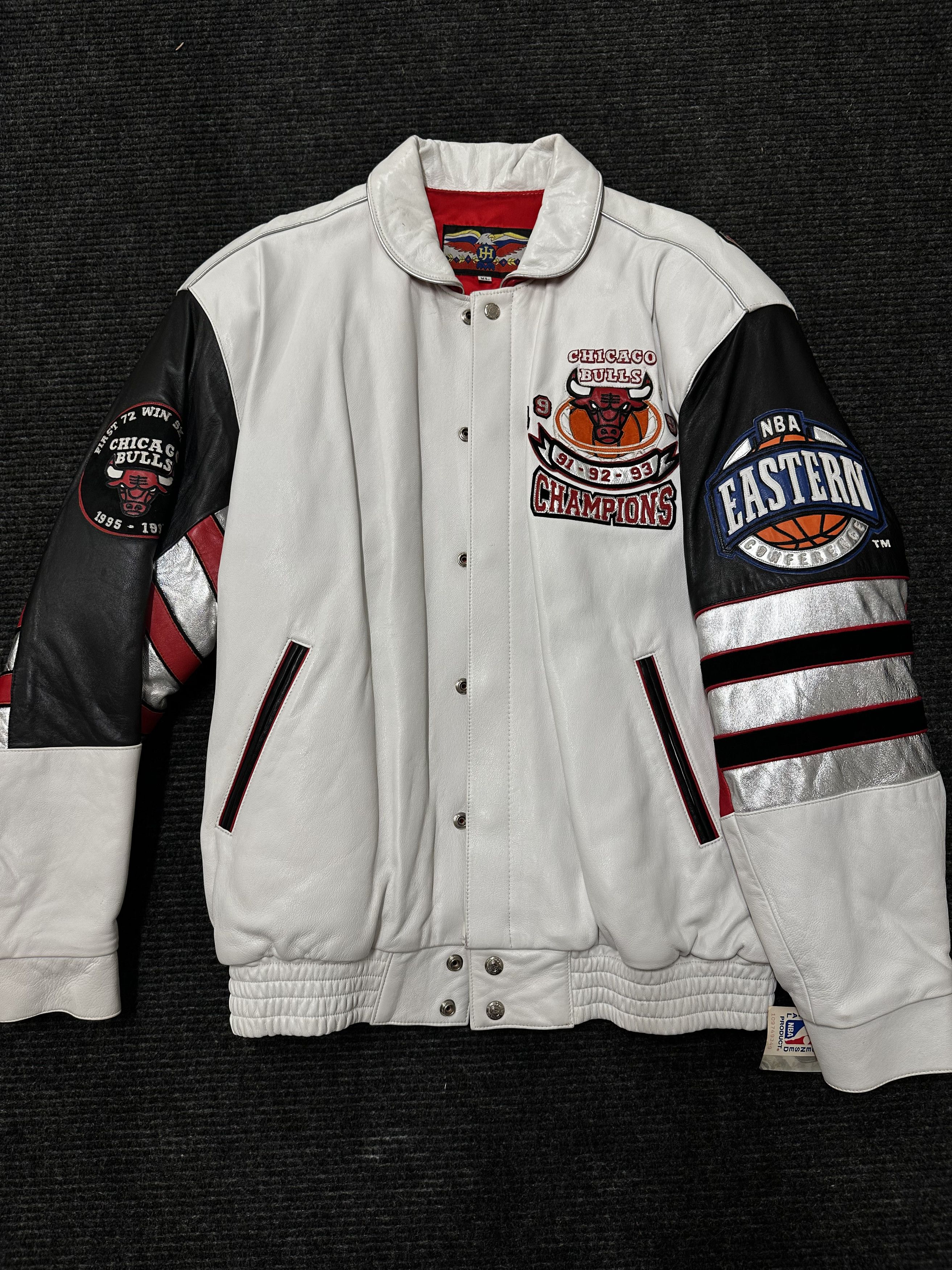 JH Design × Jeff Hamilton × NBA *NEW* Vintage JH Design *1996 CHICAGO BULLS* Leather Jacket Size US XL / EU 56 / 4 - 2 Thumbnail