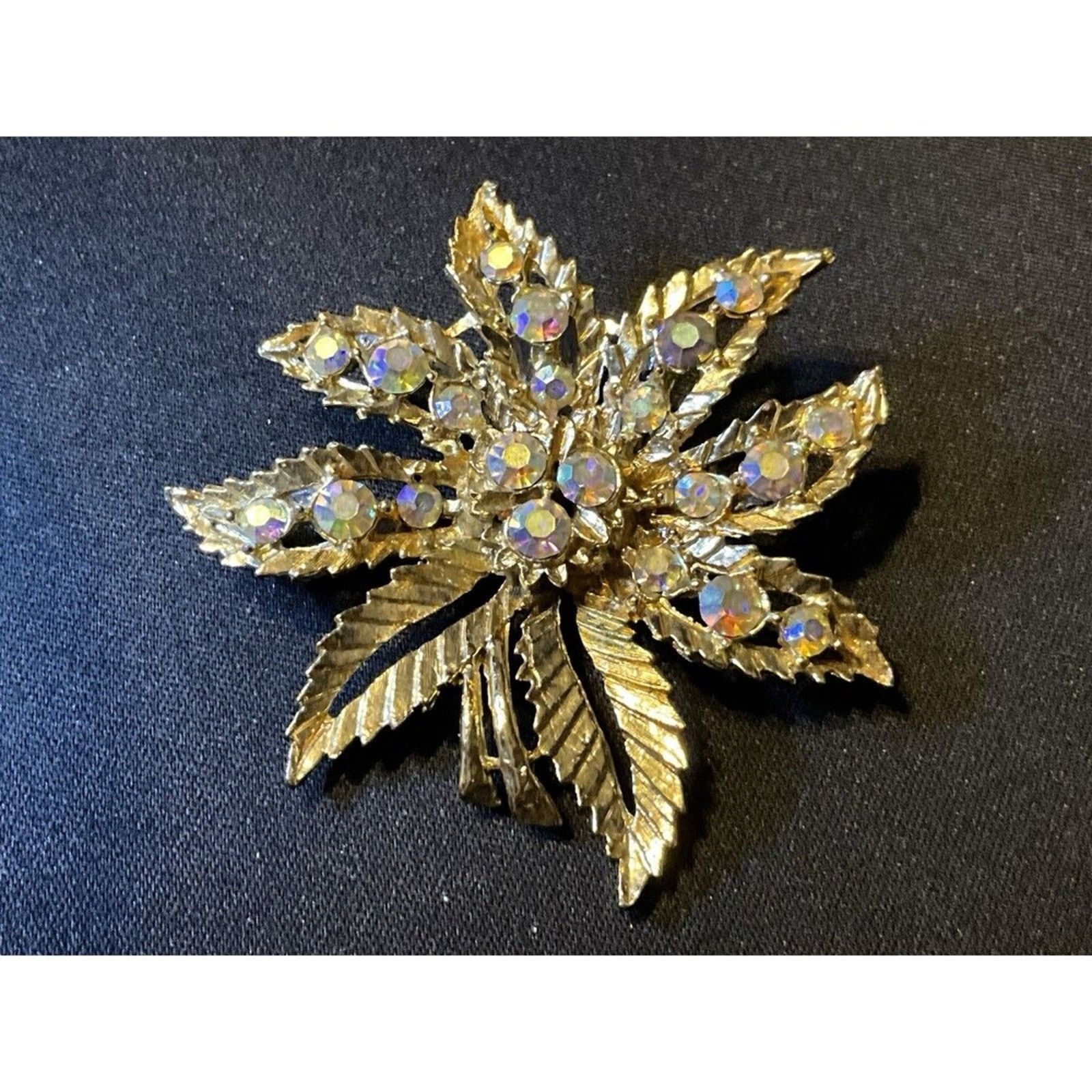 Other A/B Gold Tone Flower Brooch Size ONE SIZE - 1 Thumbnail