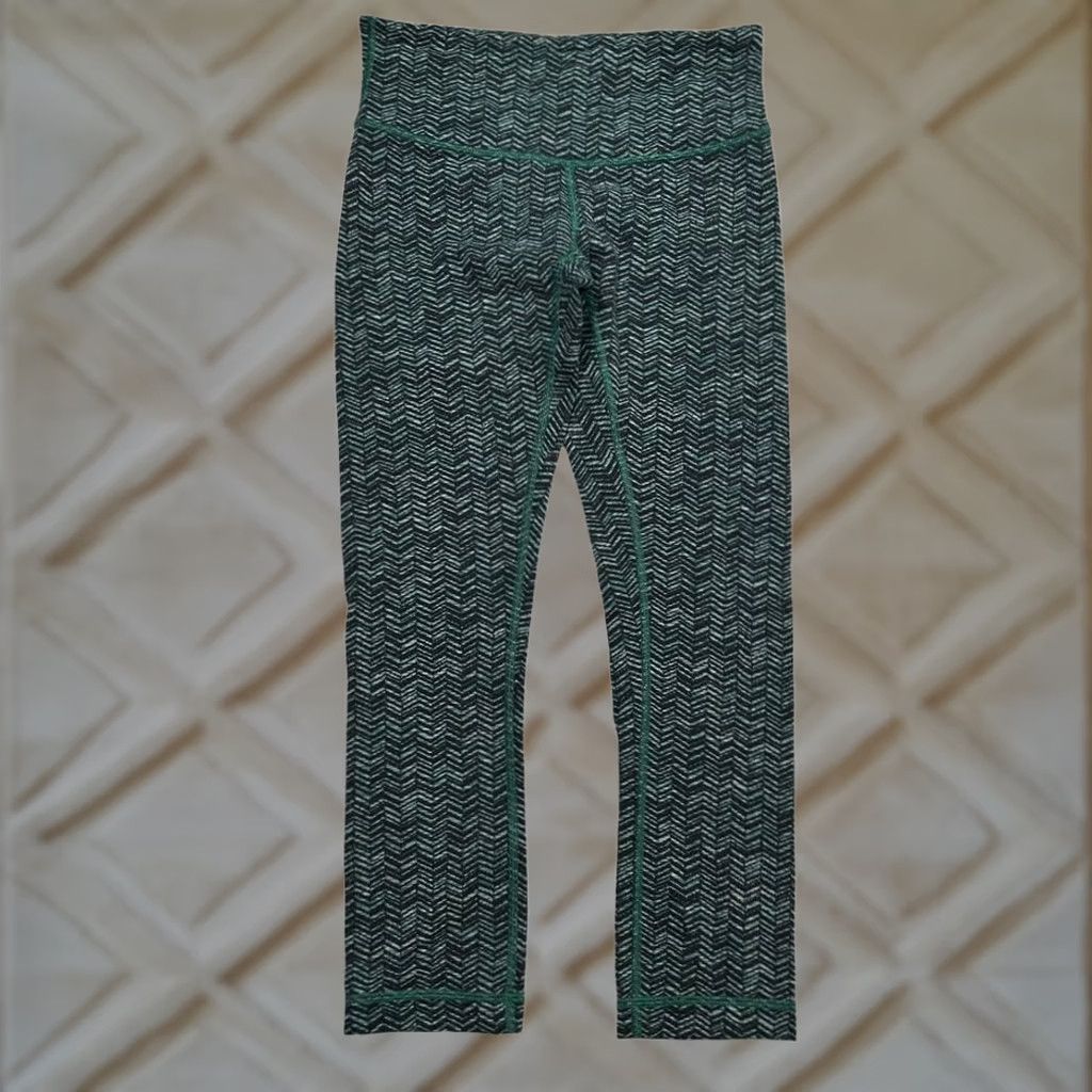 Lululemon Lululemon Athletica Chevron Capri Leggings Womens 4 Gray Regular Pocket Zigzag Pattern Capris Yoga Gym Athleisure Size 27" / US 4 / IT 40 - 1 Thumbnail