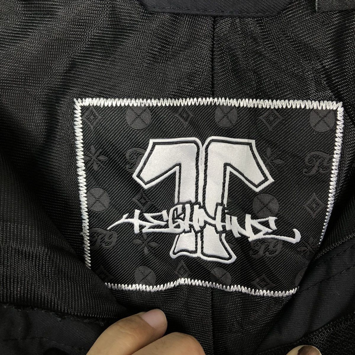Japanese Brand 🔥OVERSIZED SKI PANTS PUNK DESIGN OVER PRINT Size US 31 - 10 Thumbnail