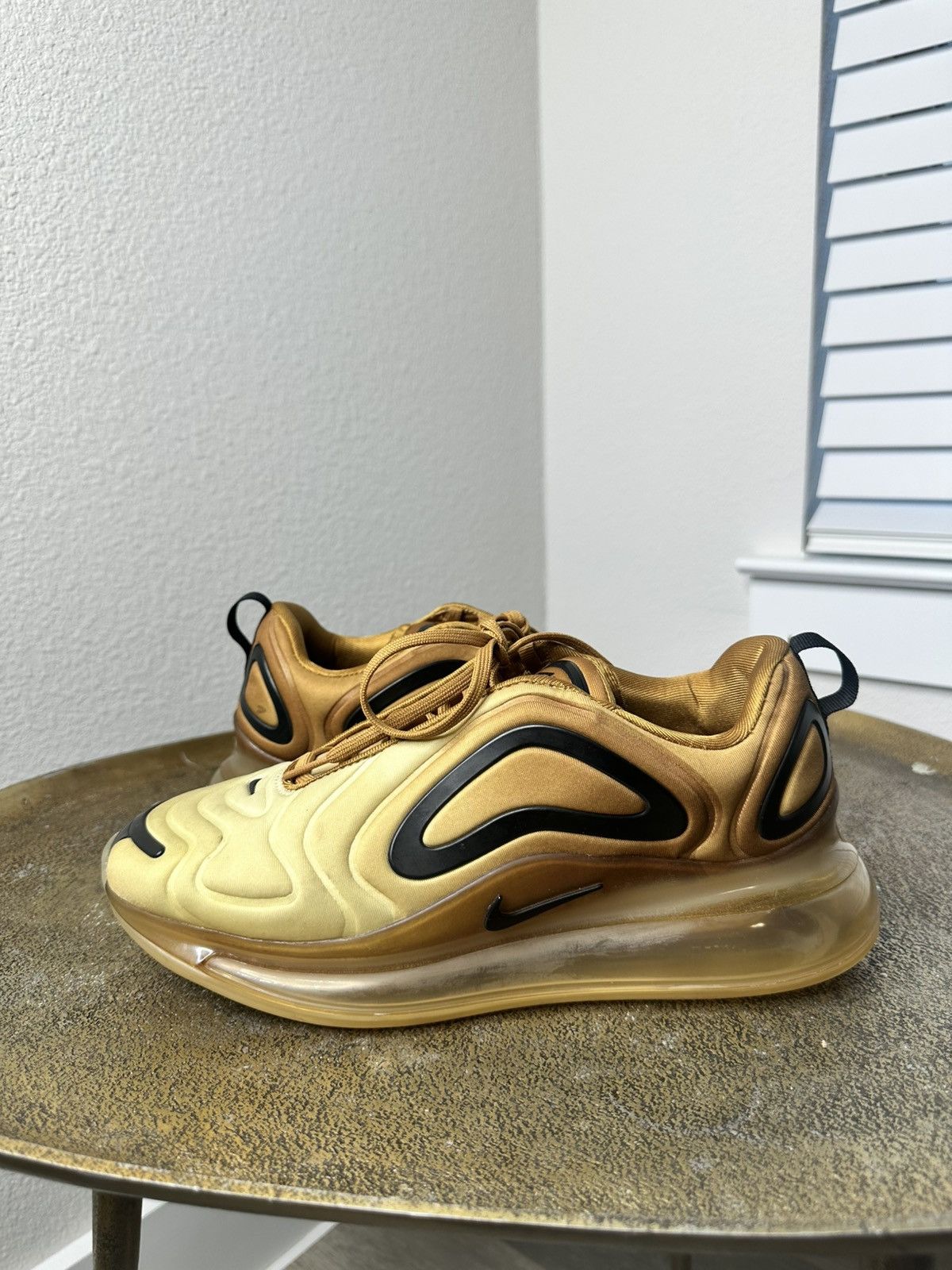 Nike Nike Air Max 720 Size US 9 / EU 42 - 1 Thumbnail