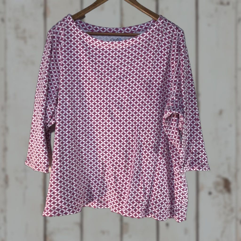 Croft & Barrow Croft & Barrow Women's Plus Size Cropped Knit Top 3/4 Sleeve Pink White Geometric Casual Blouse Size XL / US 12-14 / IT 48-50 - 1 Thumbnail
