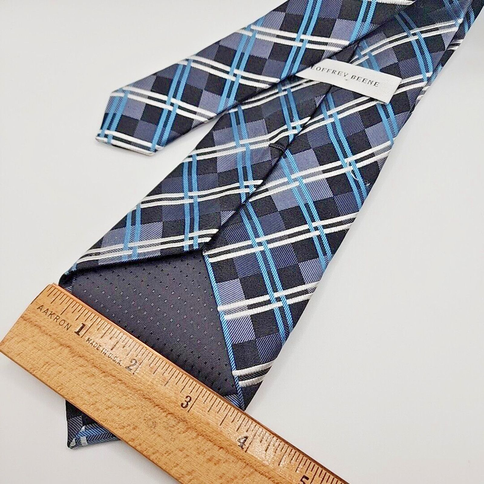 Geoffrey Beene Geoffery Beene Blue-Silver Plaid Silk Tie Necktie - Like New Size ONE SIZE - 2 Thumbnail
