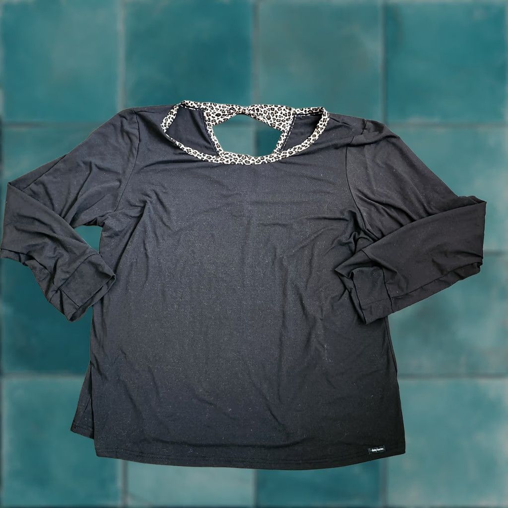 Vintage Daisy Fuentes Bow Back Top Shirt 2X Womens Black Leopard Trim Long Sleeve Bow Back Knit Polyester Blend Casual Party/Cocktail Formal Size XXL / US 16-18 / IT 52-54 - 1 Thumbnail