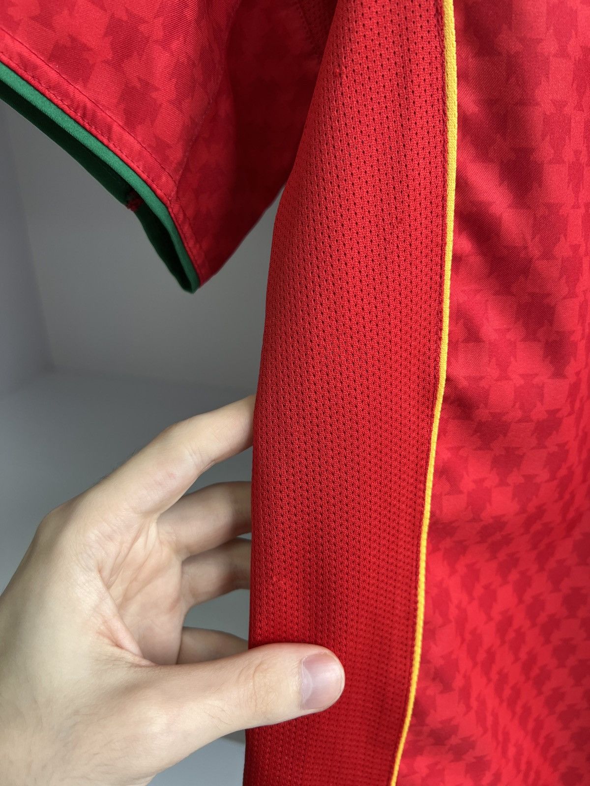 Vintage Vintage Portugal 2004 Home Jersey Size US XS / EU 42 / 0 - 11 Thumbnail