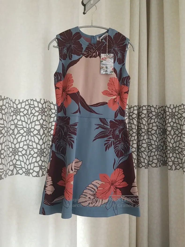 Valentino Valentino knitted dresses Size M / US 6-8 / IT 42-44 - 2 Thumbnail