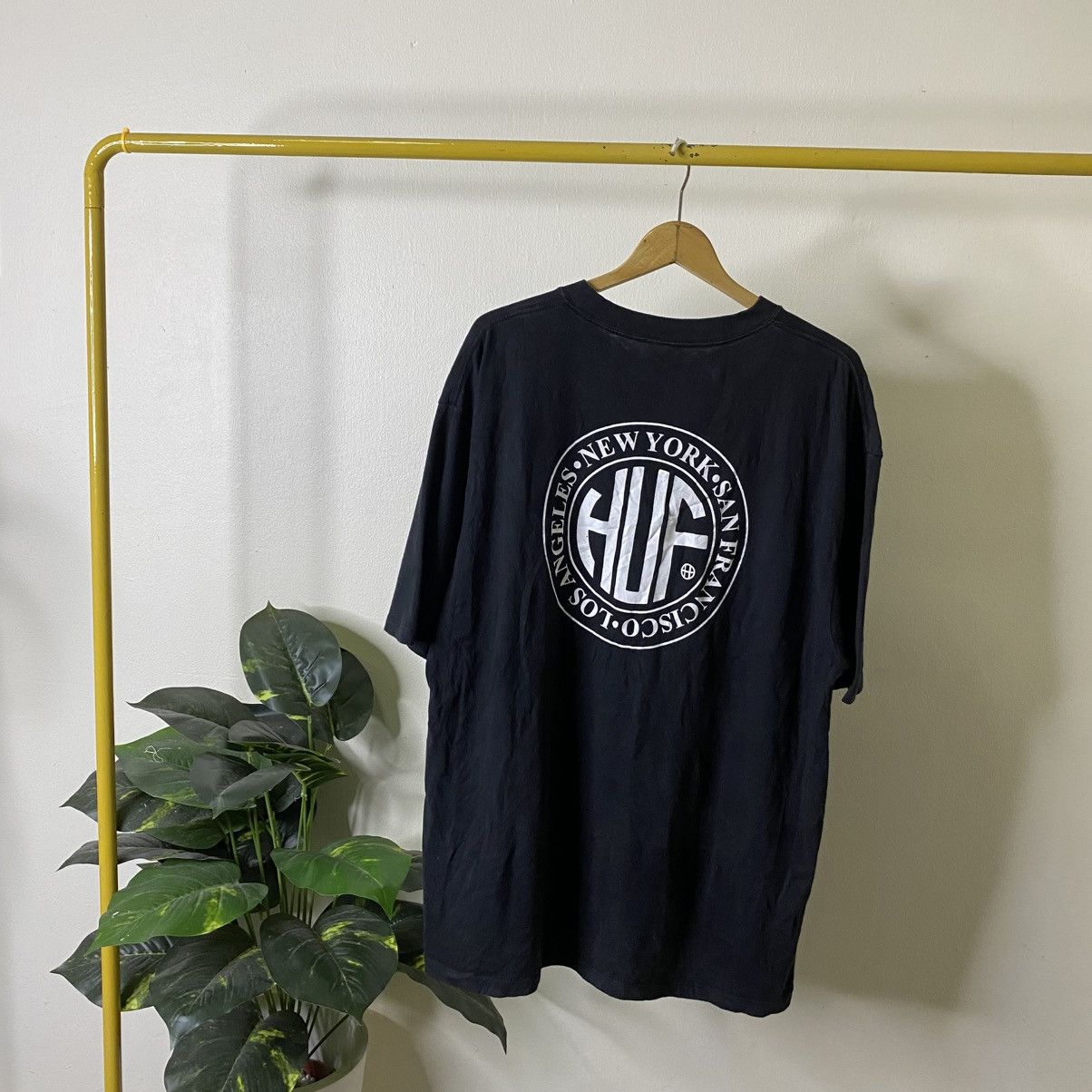 Huf Huf Skateboard Big Logo Skater T Shirt Size US XL / EU 56 / 4 - 1 Thumbnail