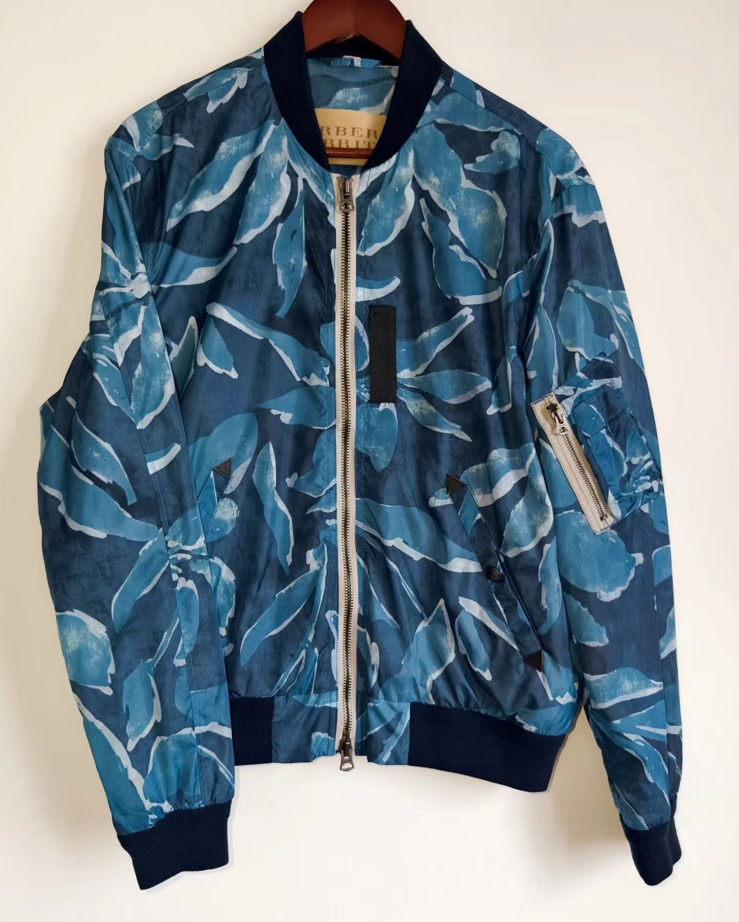 Burberry Burberry floral print bomber jacket Size US M / EU 48-50 / 2 - 1 Thumbnail