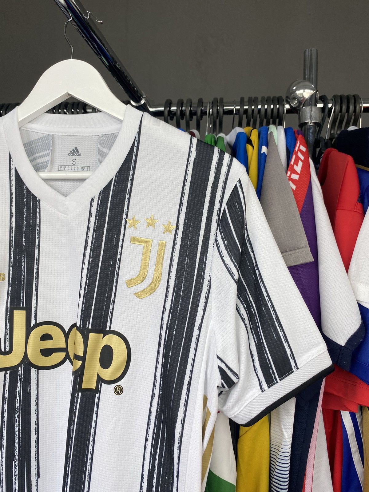 Adidas 2020/21 ADIDAS JUVENTUS HOME SOCCER FOOTBALL JERSEY SHIRT Size US S / EU 44-46 / 1 - 4 Thumbnail