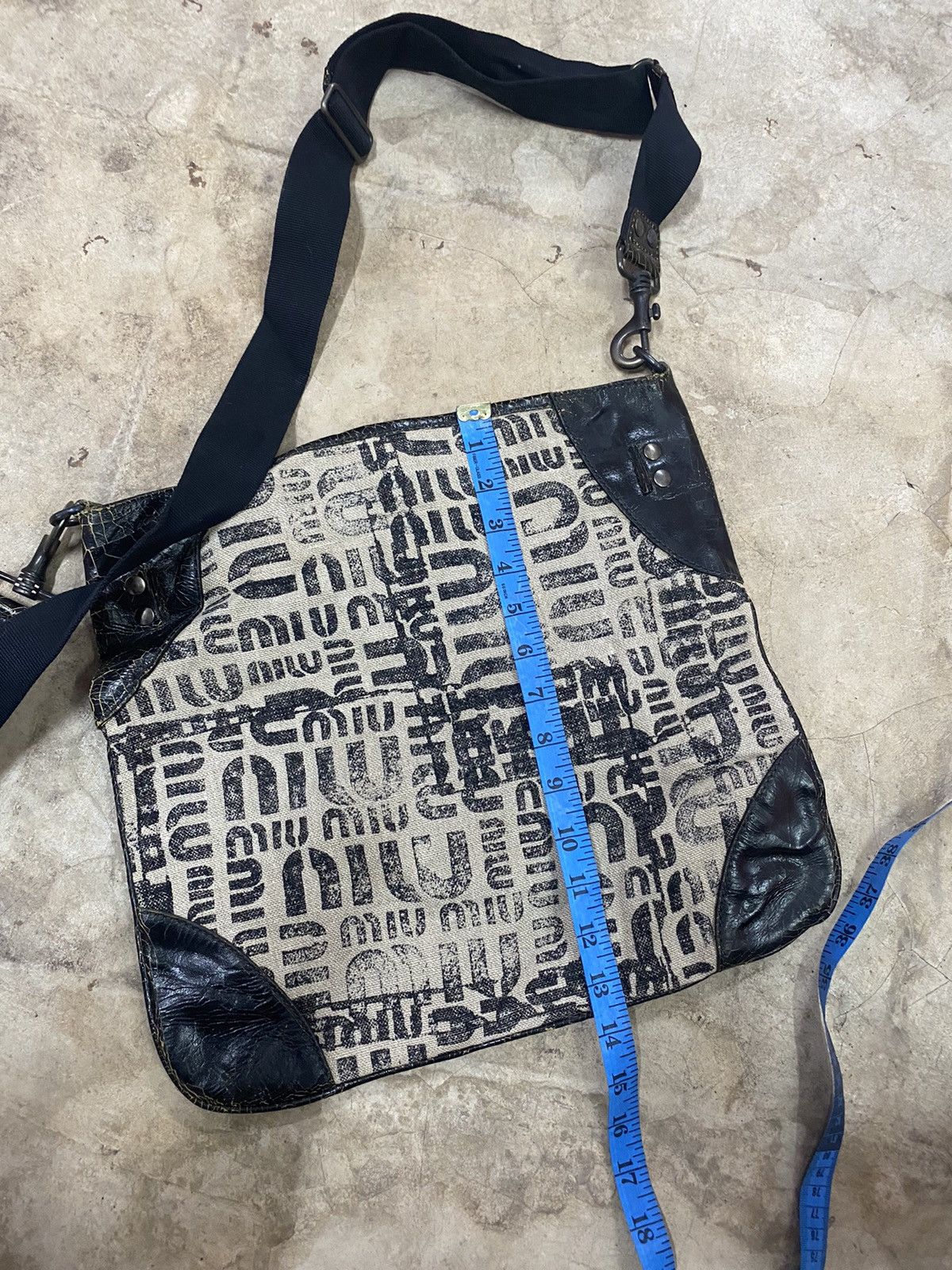 Miu Miu MIU MIU TWIGGY WHITE AND BLACK LOGO PRINT CROSSBODY BAG Size ONE SIZE - 9 Thumbnail