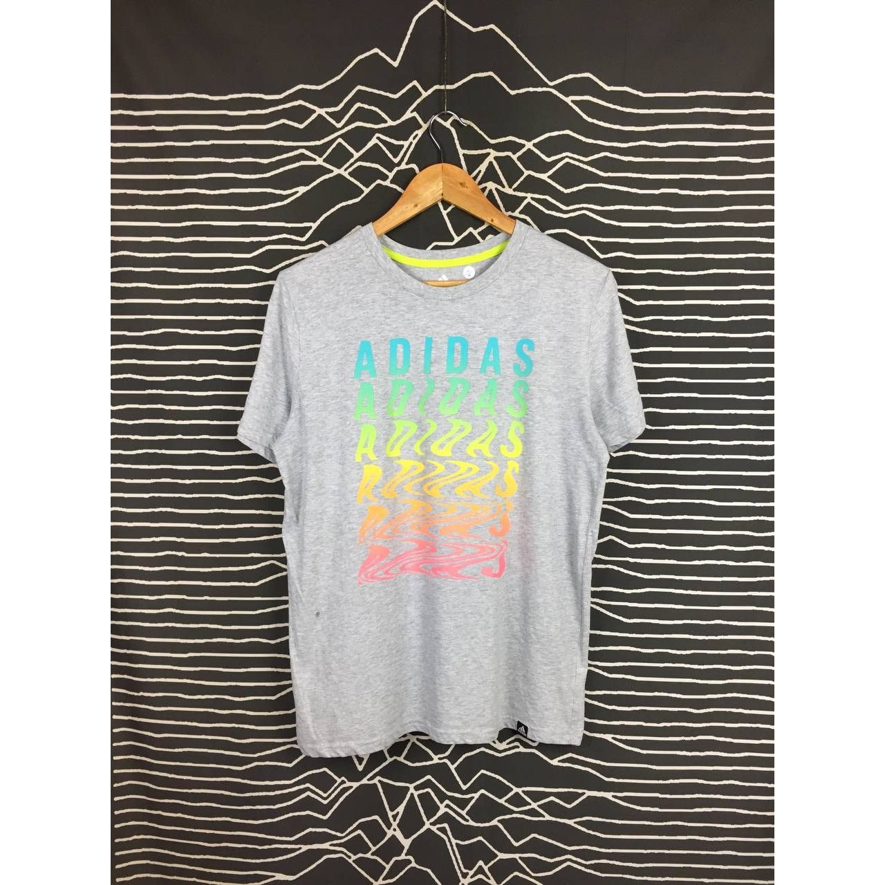 Adidas Adidas Grey Neon Gradient Wavy Logo Graphic Tee Youth XL Size US M / EU 48-50 / 2 - 2 Thumbnail
