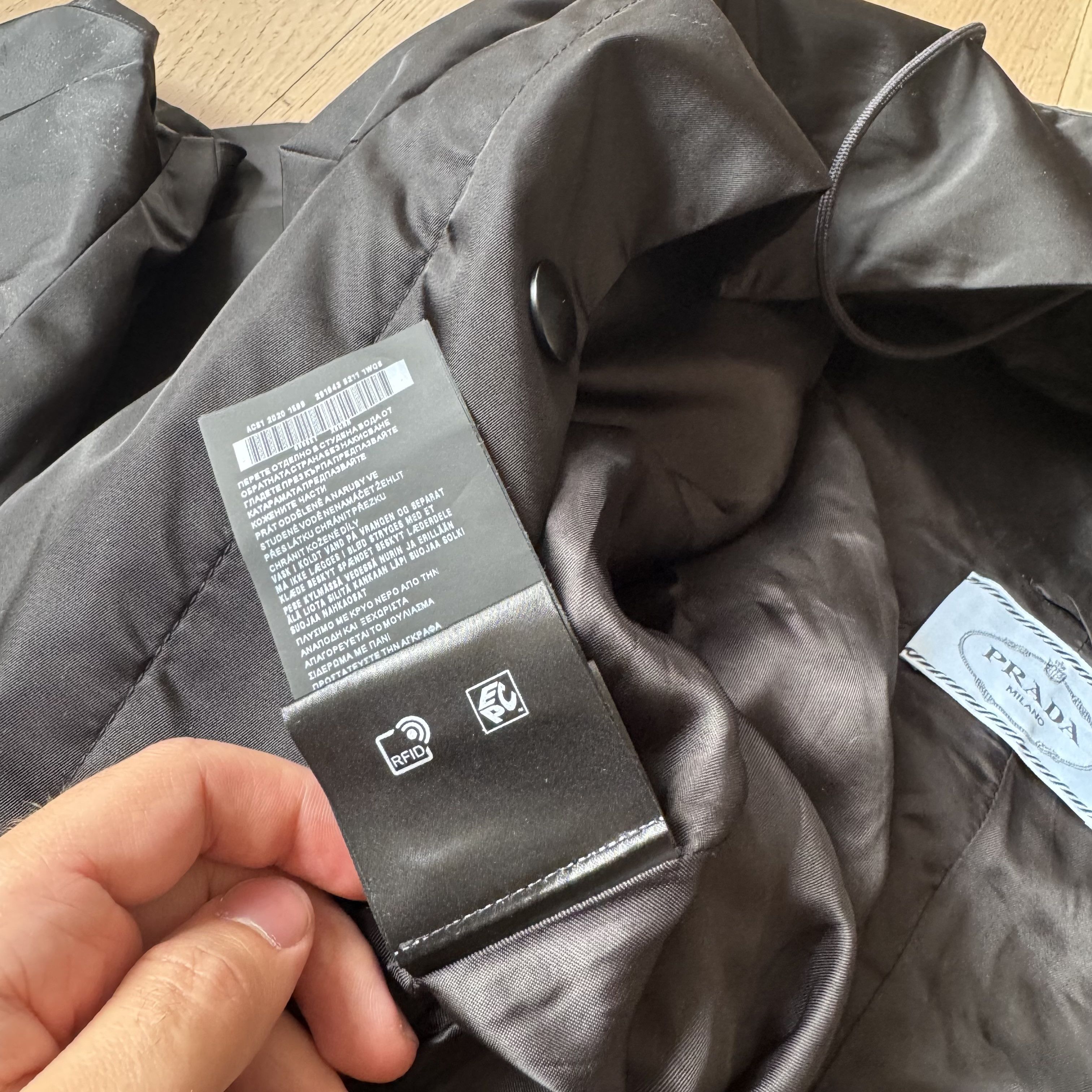 Prada Prada - Re-Nylon Gabardine Blouson Jacket - Black Size S / US 4 / IT 40 - 13 Thumbnail