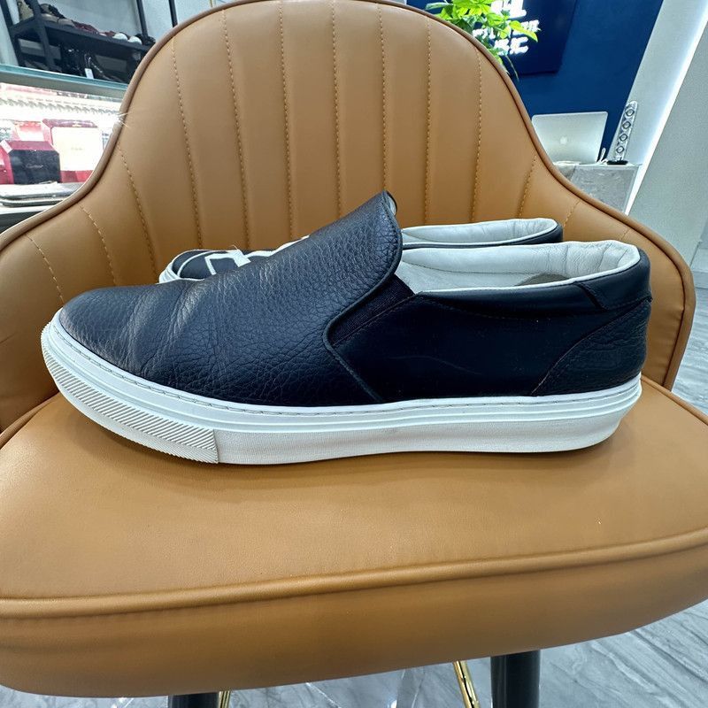 Louis Vuitton Louis Vuitton Signature Logo Slip-On Shoes - Size US 9.5 / EU 42-43 - 2 Thumbnail