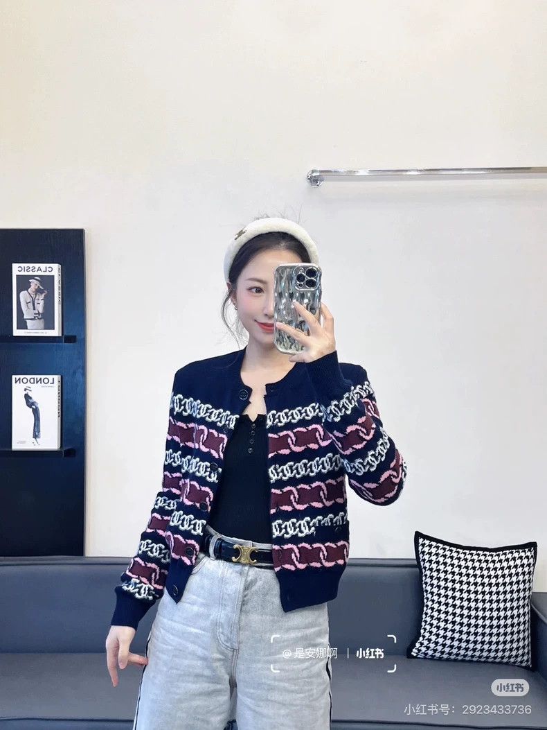 Chanel Chanel 23B autumn and winter full logo cardigan jacket 2503 Size XS / US 0-2 / IT 36-38 - 8 Thumbnail